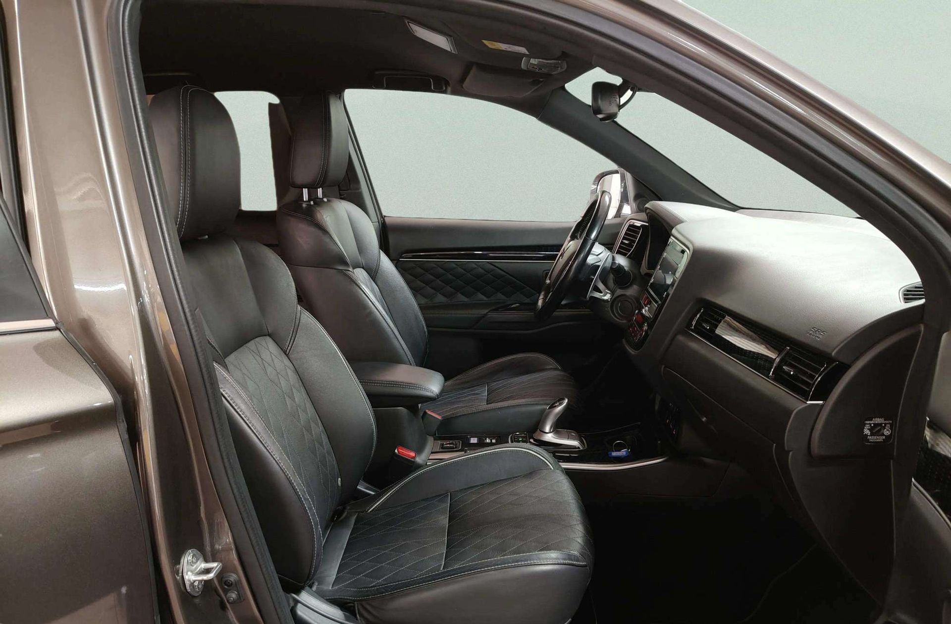 Mitsubishi Outlander 2.4 PHEV Kaiteki 4WD - foto 23