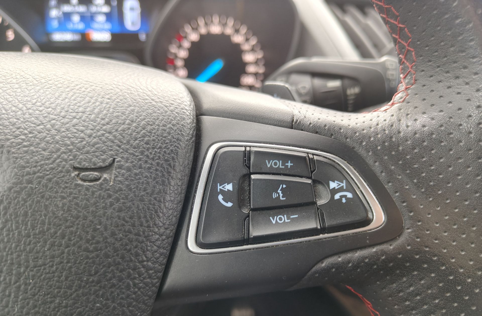 Ford Kuga 1.5 EcoBoost ST-Line 4x4 - foto 29