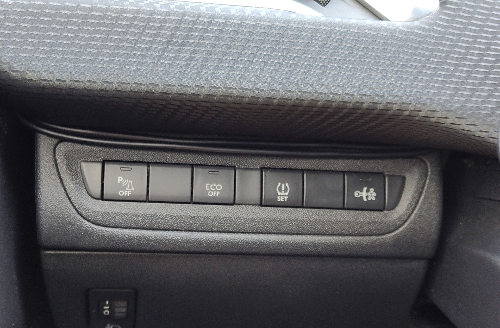 Peugeot 2008 e-HDI 92 Allure - foto 12