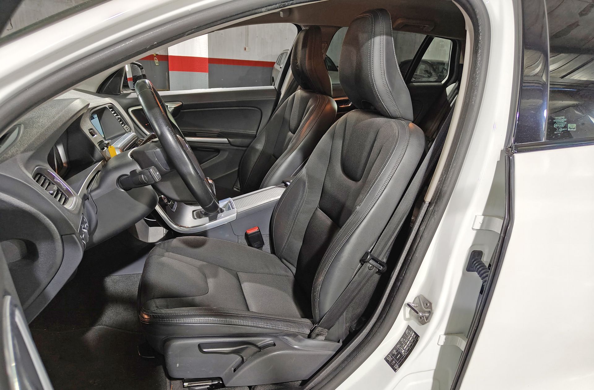 Volvo V60 Cross Country D3 Kinetic - foto 12