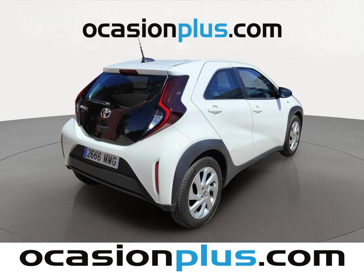 Foto trasera Toyota Aygo X Cross Toyota Aygo X Cross 1.0 VVT-I Play (72 CV) derecha