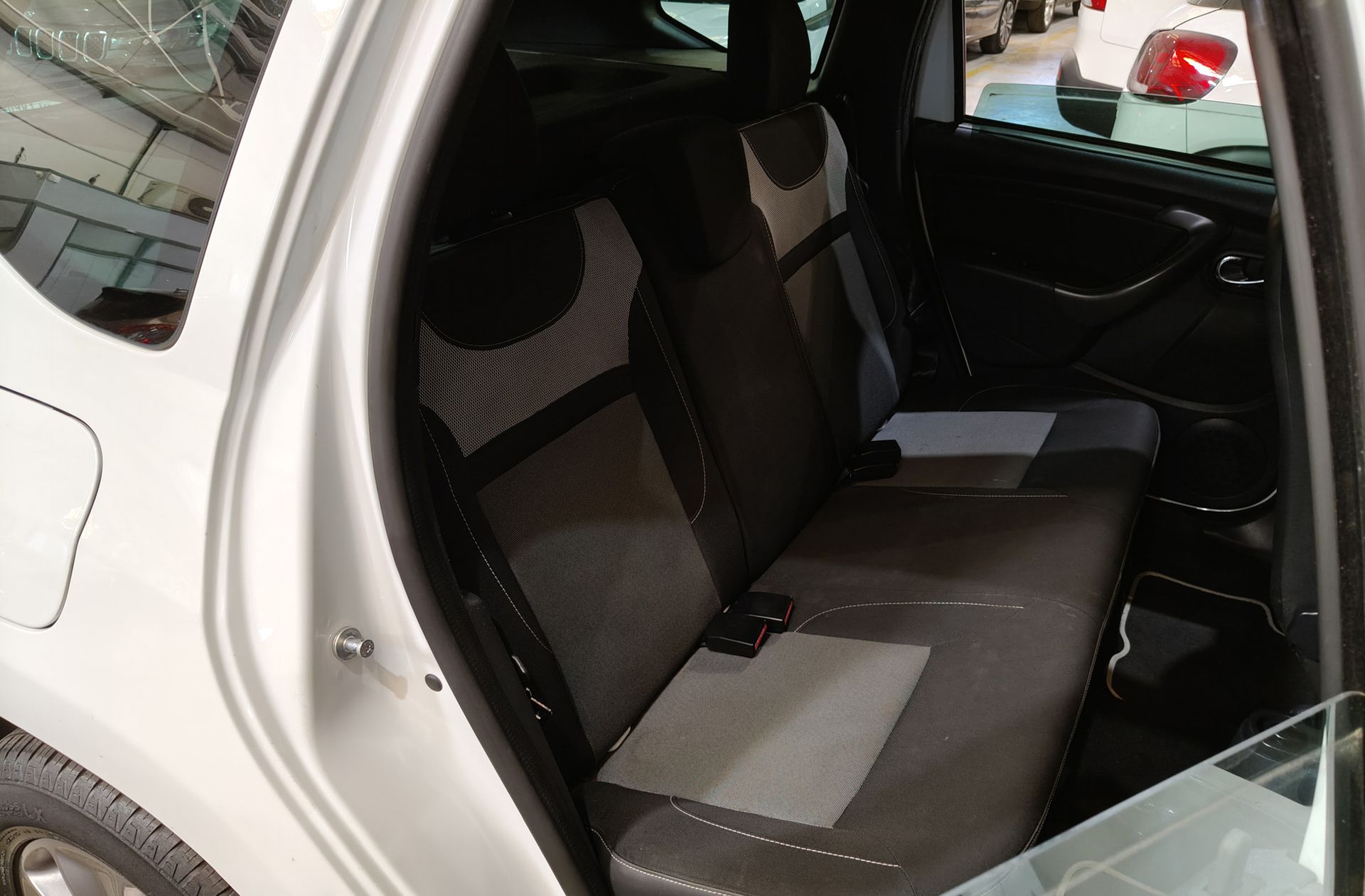 Dacia Duster Laureate dCi - foto 13