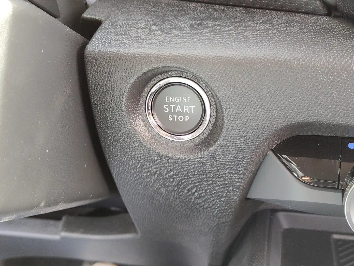 Foto Citroën C4 X Citroen C4 X 1.2 PureTech 130 S&S Shine EAT8 (131 CV)