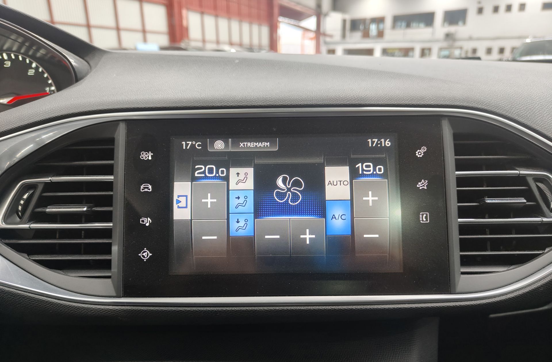 Peugeot 308 SW BlueHDi 120 Allure - foto 32