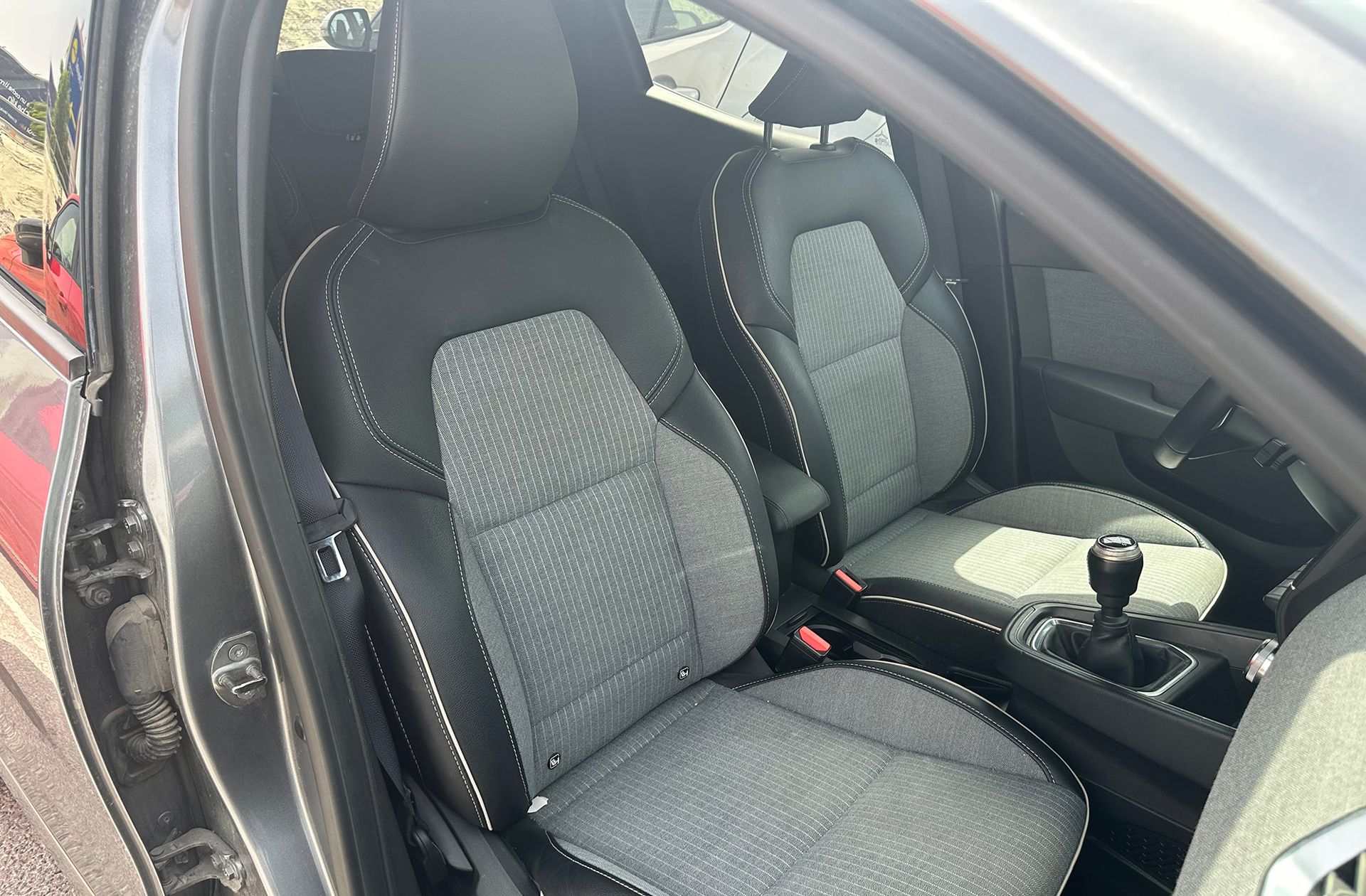 Renault Clio Techno TCe - foto 17