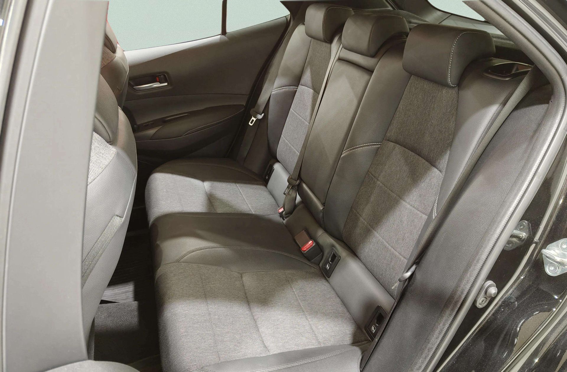 Toyota Corolla 140H Style Edition - foto 13
