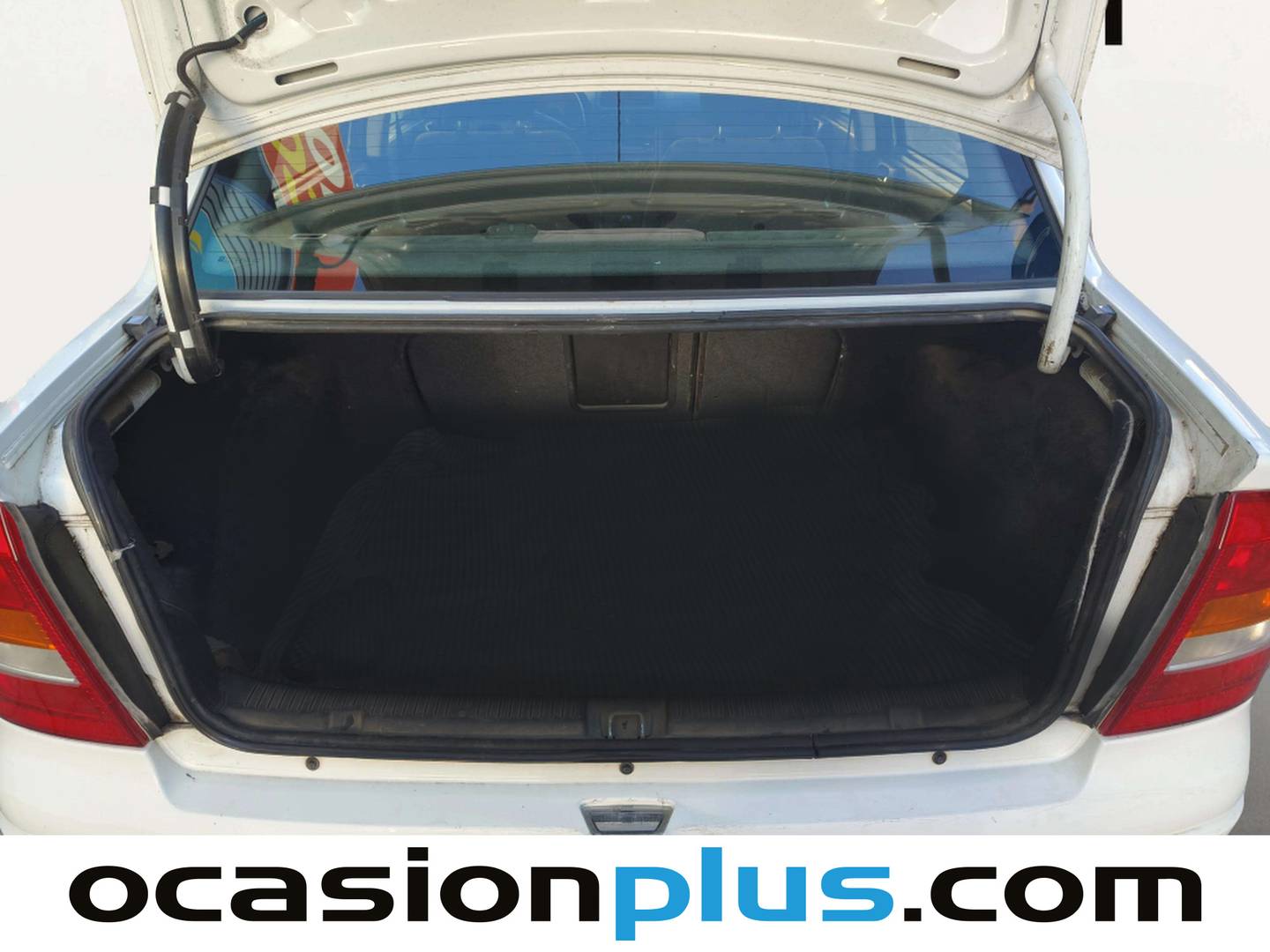 Fotos maletero Opel Astra Opel Astra 1.6 Club Sedan (84 CV)