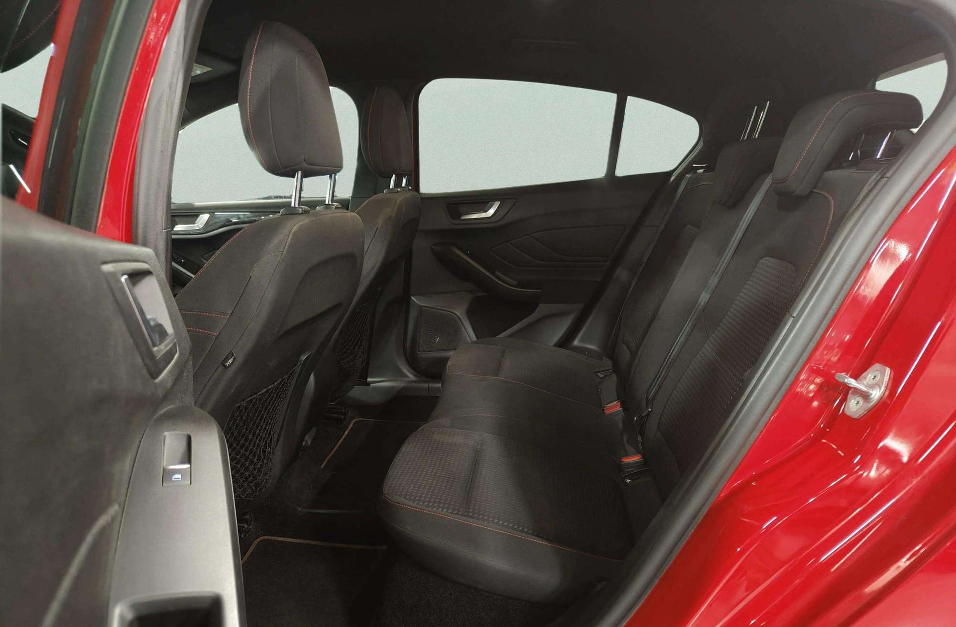 Ford Focus 1.0 EcoBoost ST-Line - foto 14