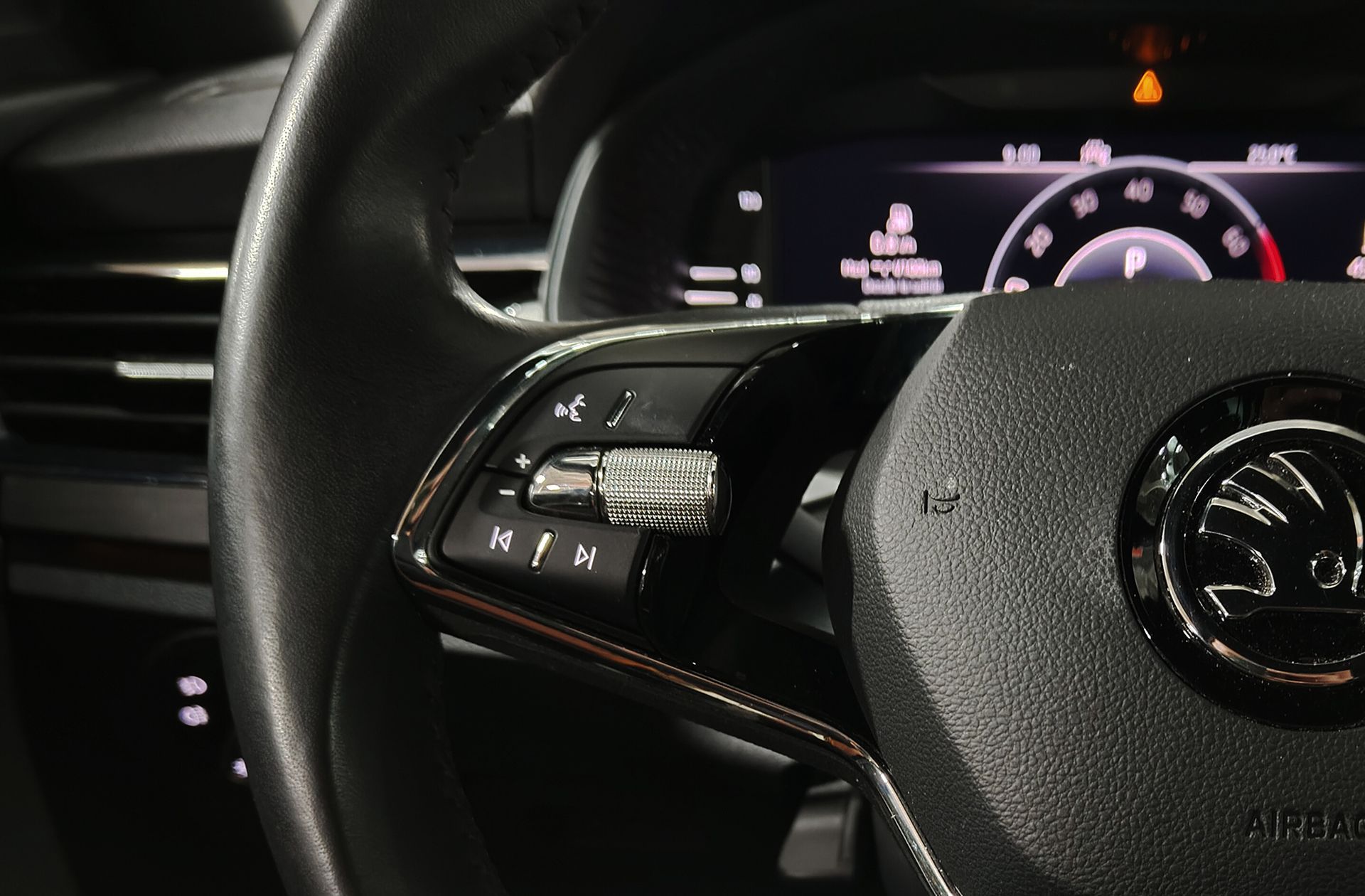 Škoda Kamiq 1.0 TSI Scout DSG - foto 25