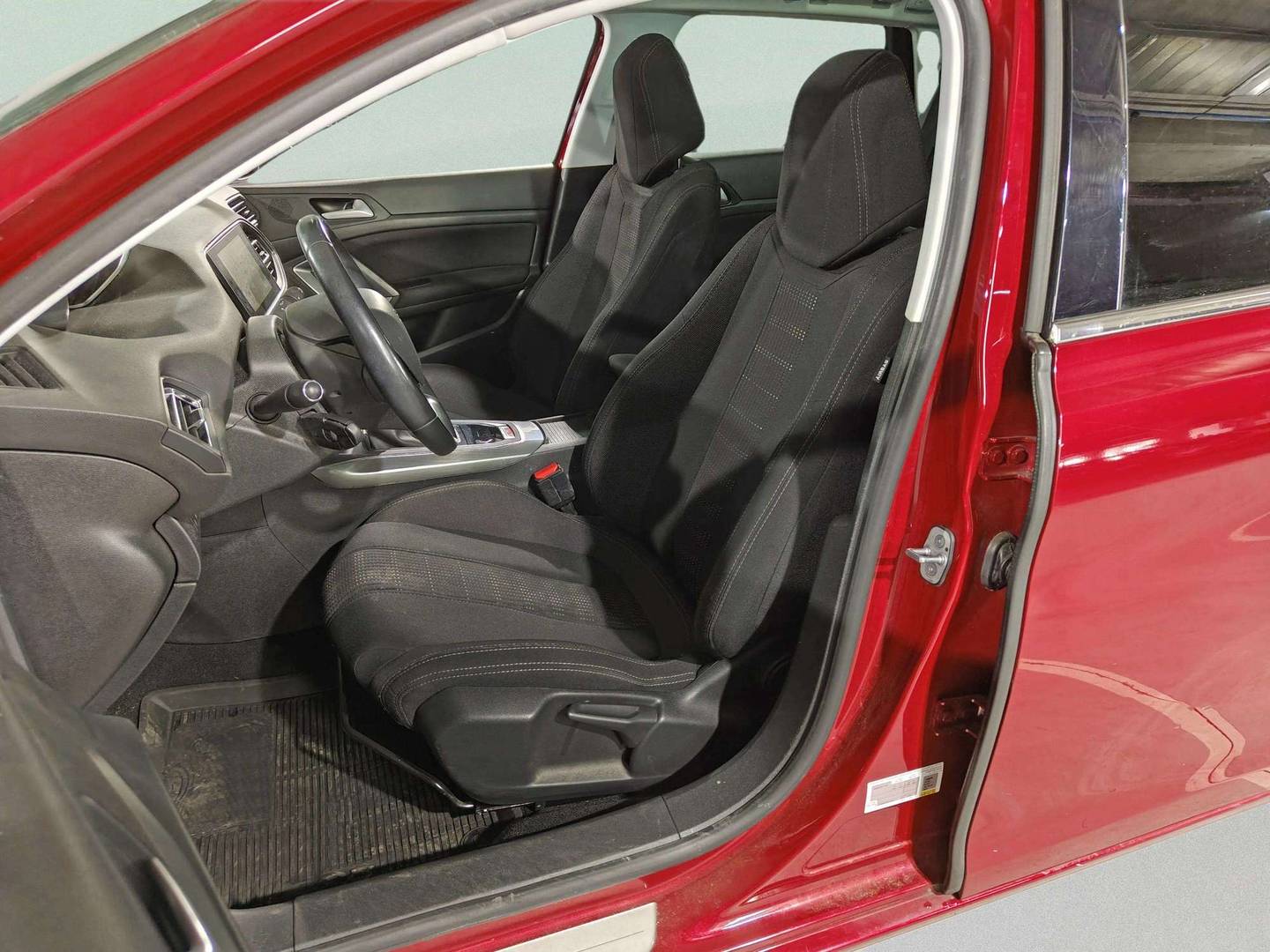 Foto asientos delanteros Peugeot 308 Peugeot 308 SW PureTech 130 S&S Allure EAT6 (130 CV)