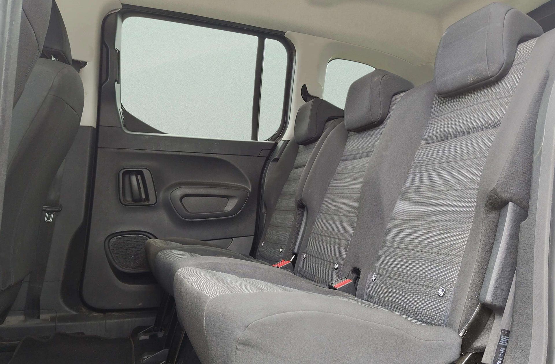Opel Combo 1.2 Turbo Selective L - foto 12