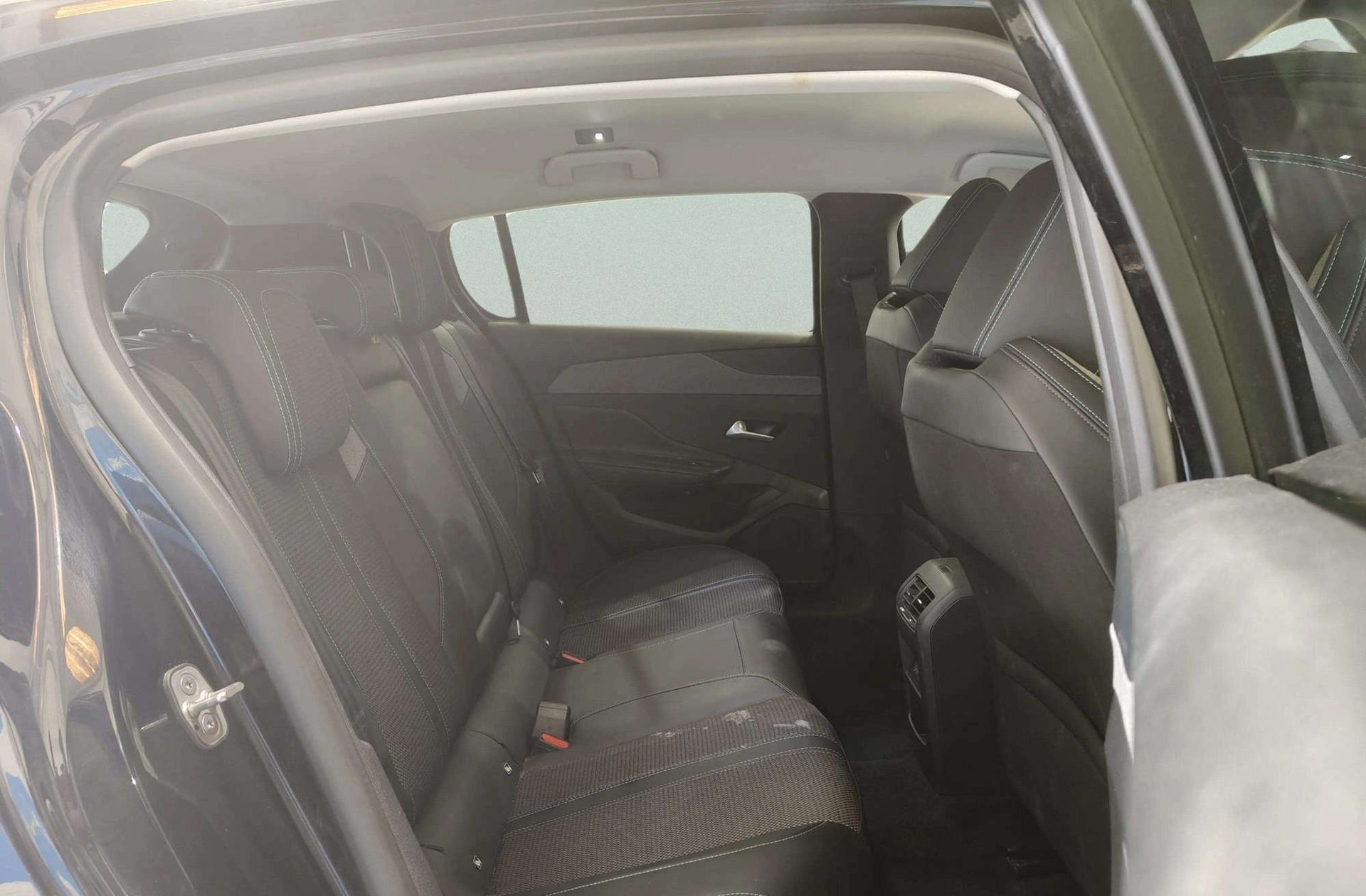 Peugeot 308 BlueHDi 130 Allure EAT8 - foto 15