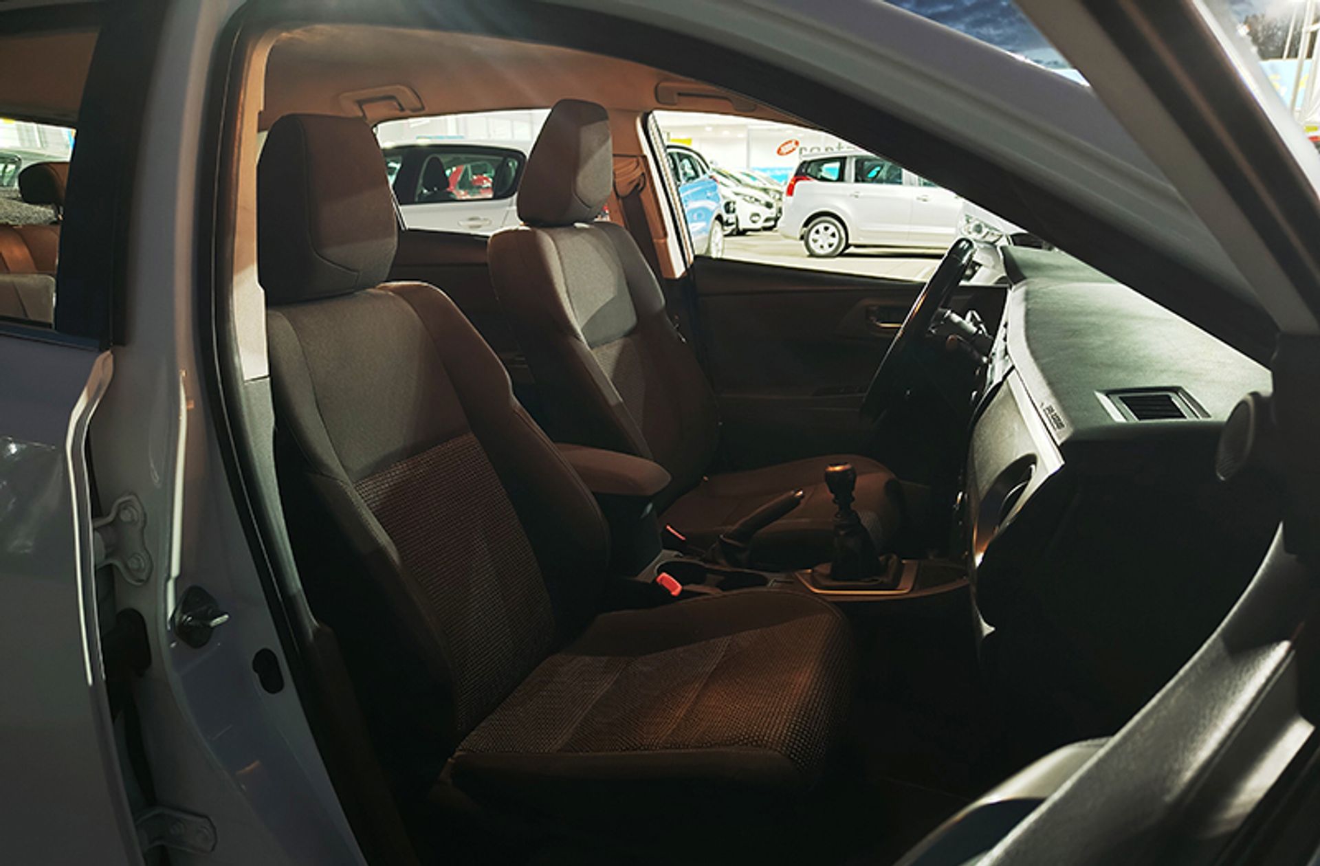 Toyota Auris 120D Active - foto 14