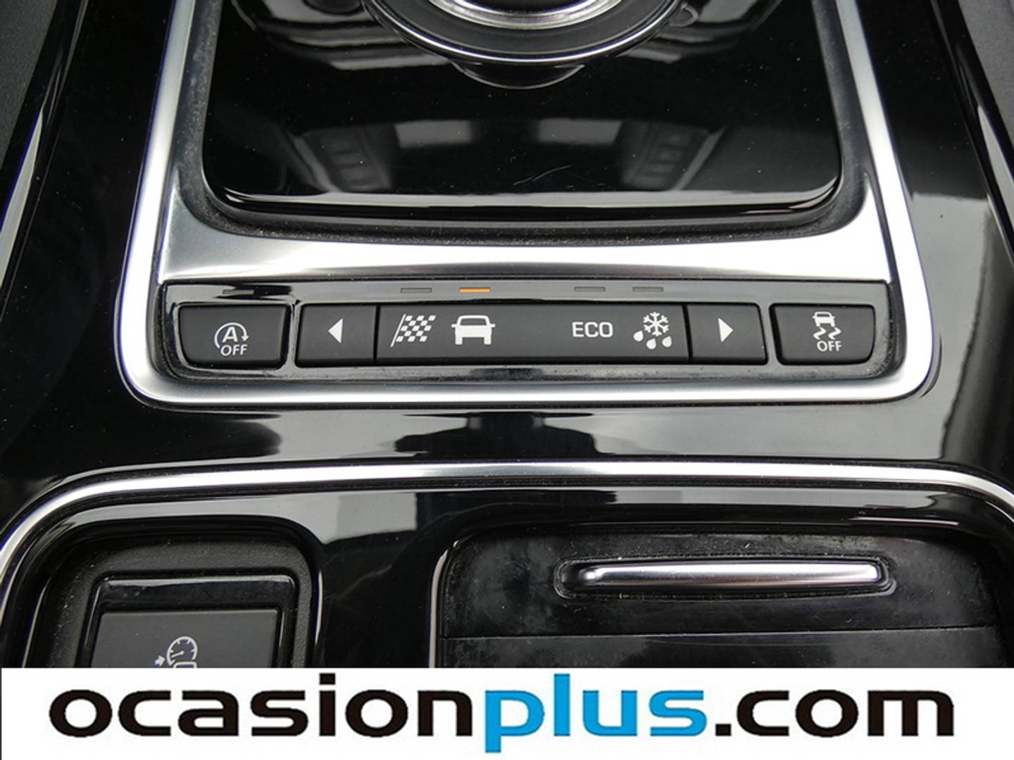 Foto Jaguar XE Jaguar XE 2.0 Diesel Pure RWD AUTO (180 CV)