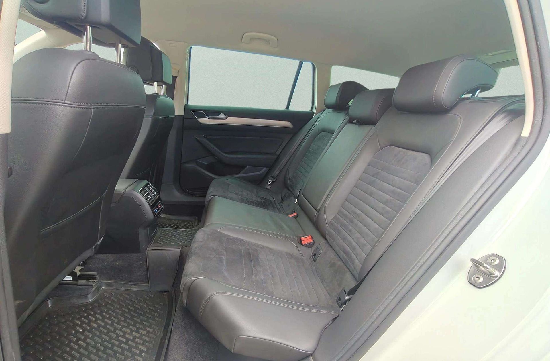 Volkswagen Passat Variant Sport 2.0 TDI - foto 14