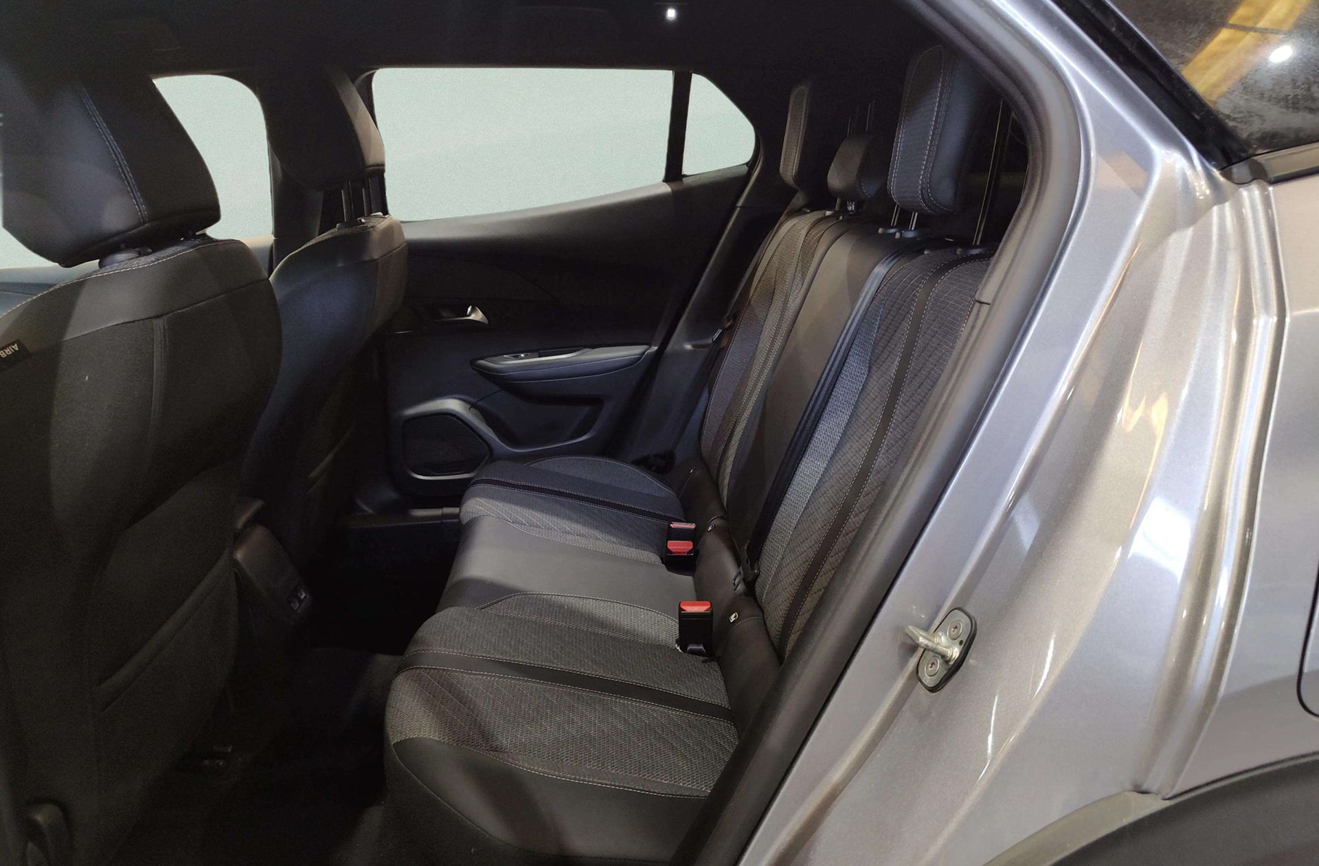Peugeot 2008 Allure Hybrid eDCS6 - foto 13