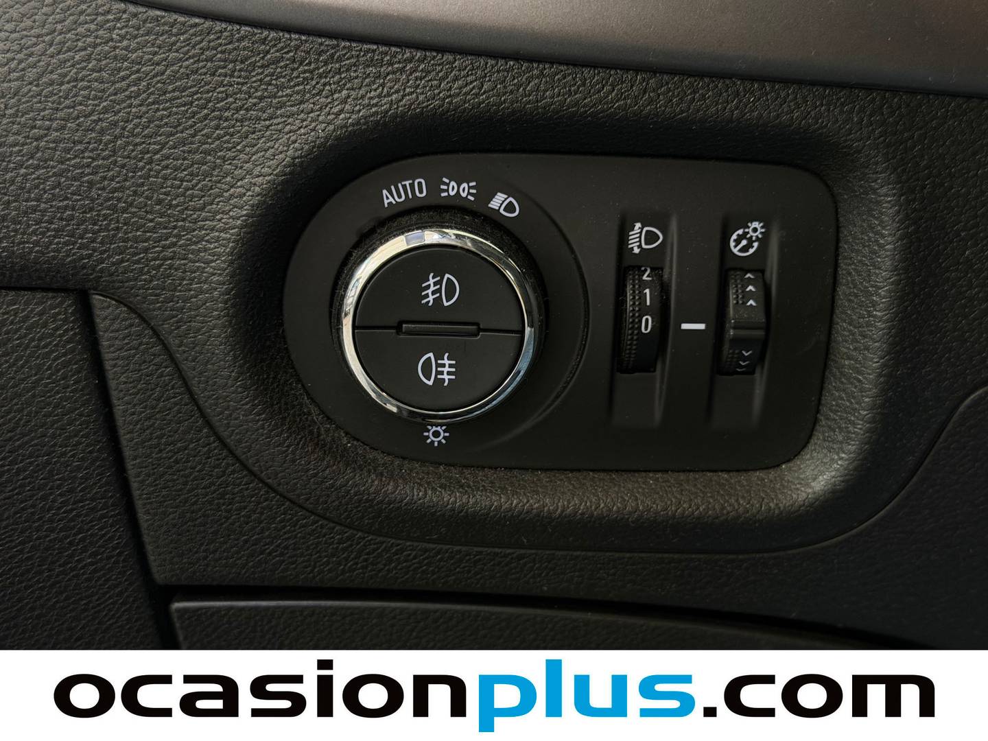 Equipamiento del Opel Astra Opel Astra 1.6 CDTI Selective (110 CV)