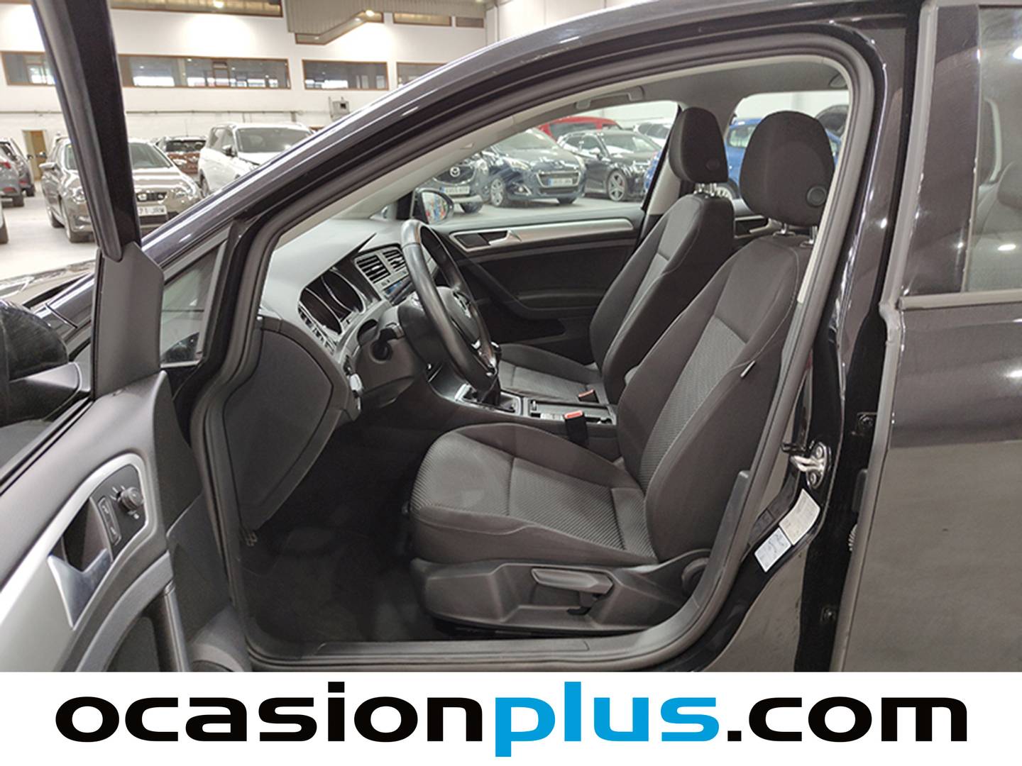 Foto asientos delanteros Volkswagen Golf Volkswagen Golf Business 1.6 TDI (115 CV)
