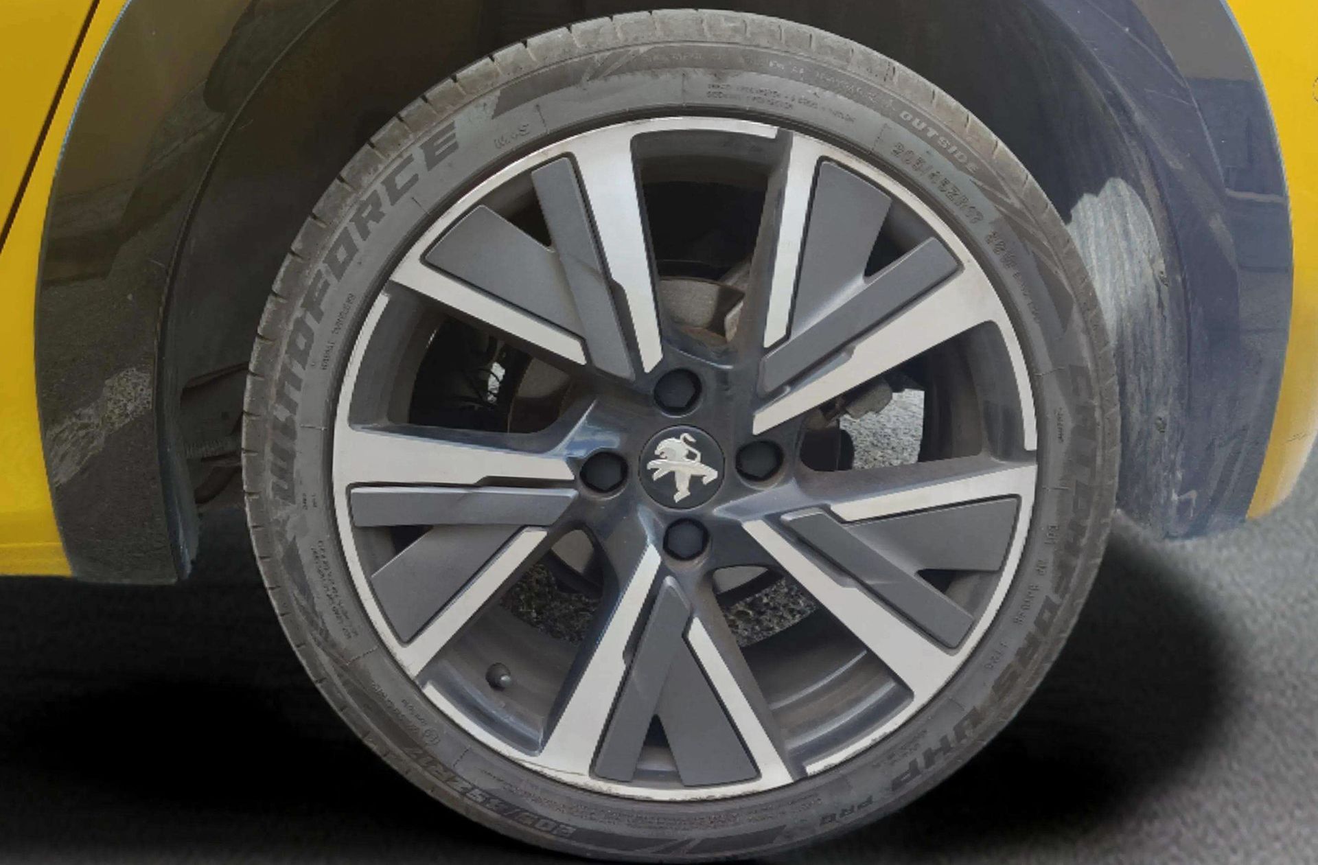 Peugeot 208 BlueHDi 100 GT - foto 39