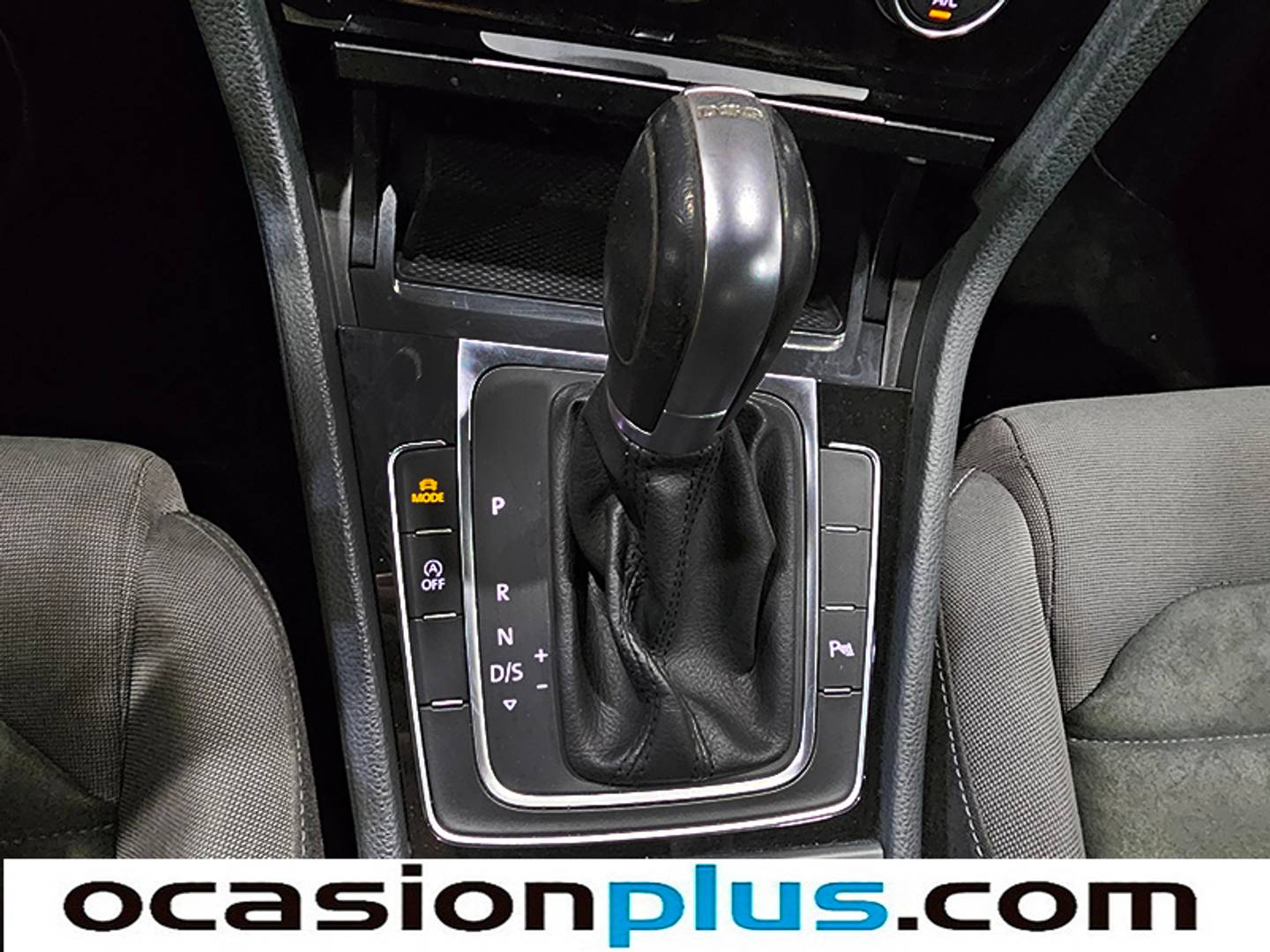 Foto Volkswagen Golf Volkswagen Golf Sport 1.6 TDI (115 CV) DSG PACK R-LINE