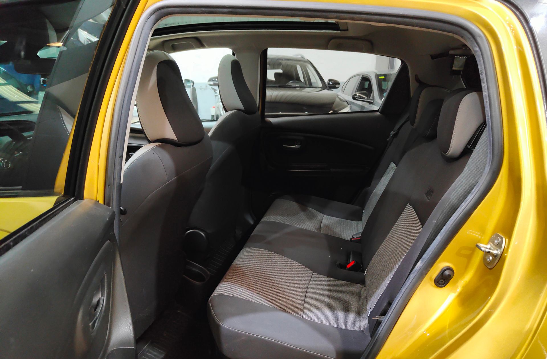 Toyota Yaris 1.5 100H Feel 20 Aniversario - foto 13