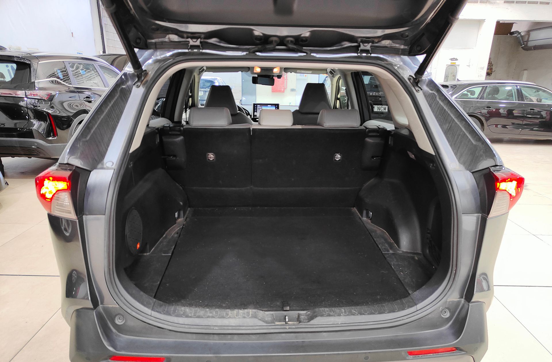 Toyota RAV4 2.5l Hybrid Luxury - foto 17