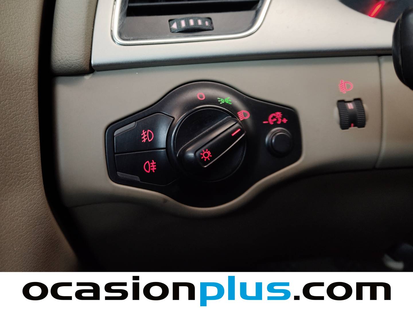Equipamiento del Audi A4 Audi A4 2.0 TDI DPF (143 CV)