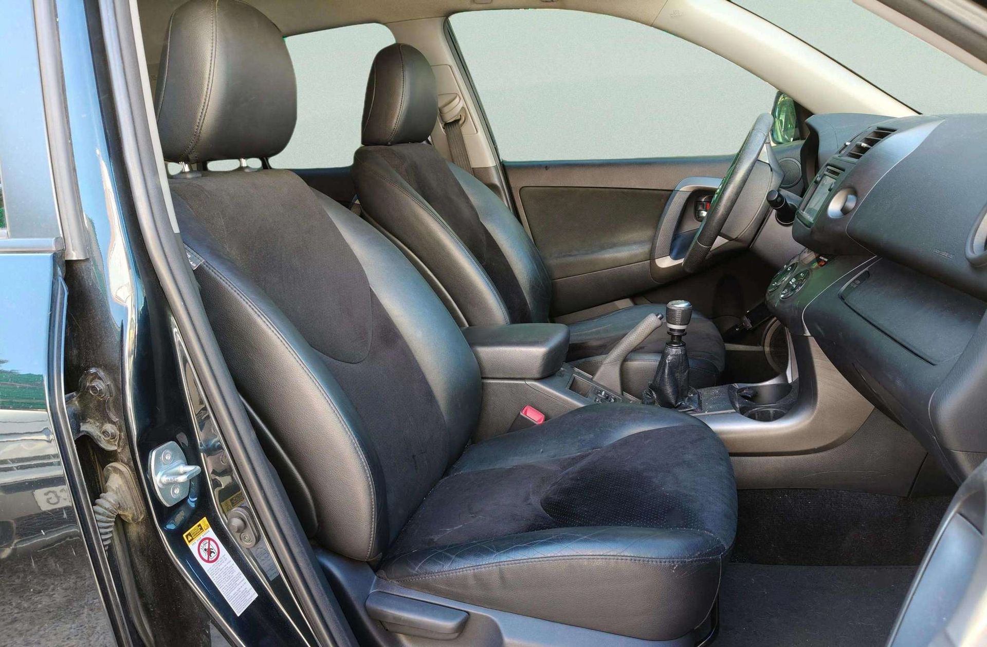 Toyota RAV4 2.2D-4D Advance 4x2 - foto 16