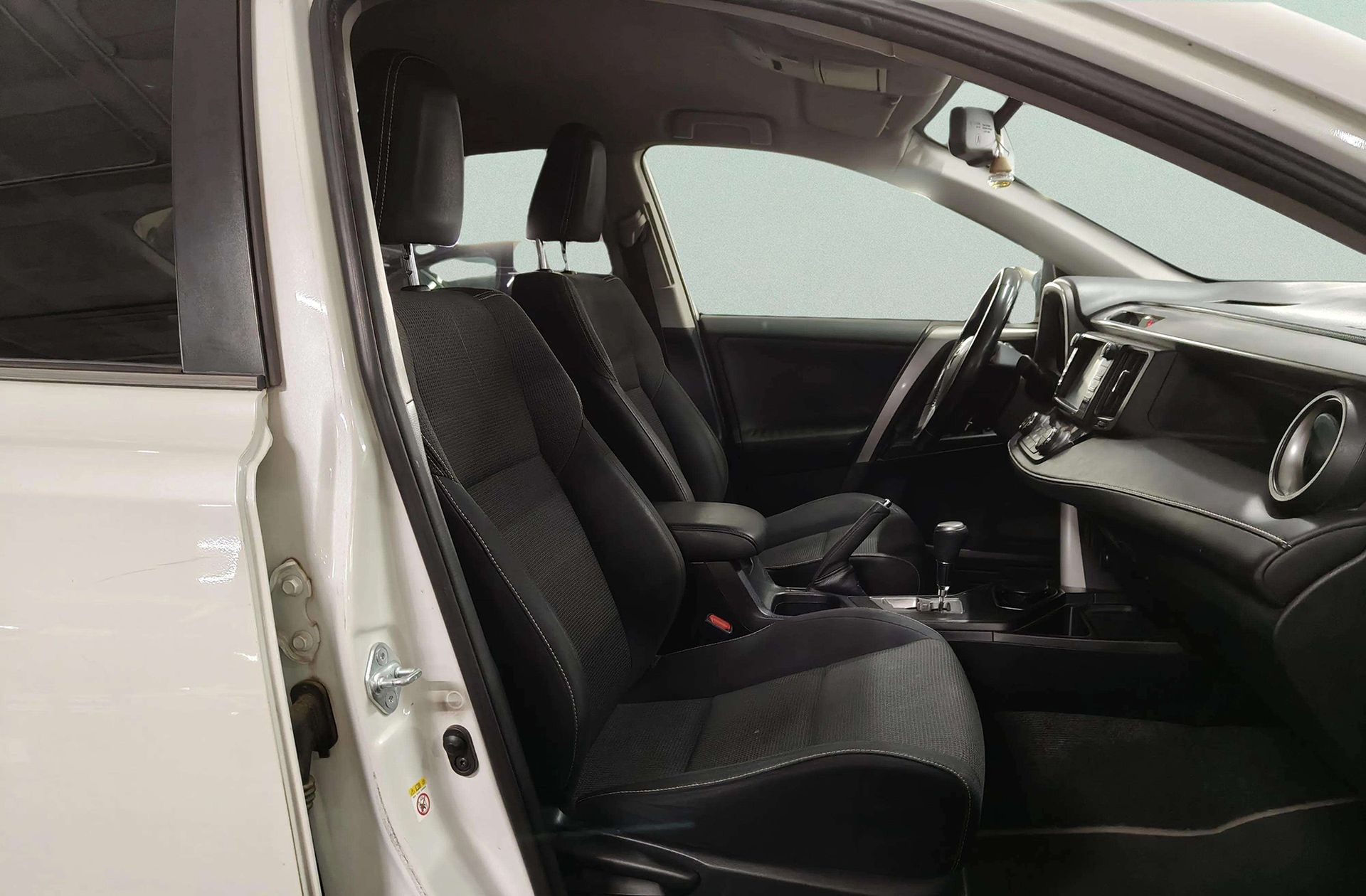 Toyota RAV4 2.5l hybrid Advance Pack Drive 2WD - foto 18
