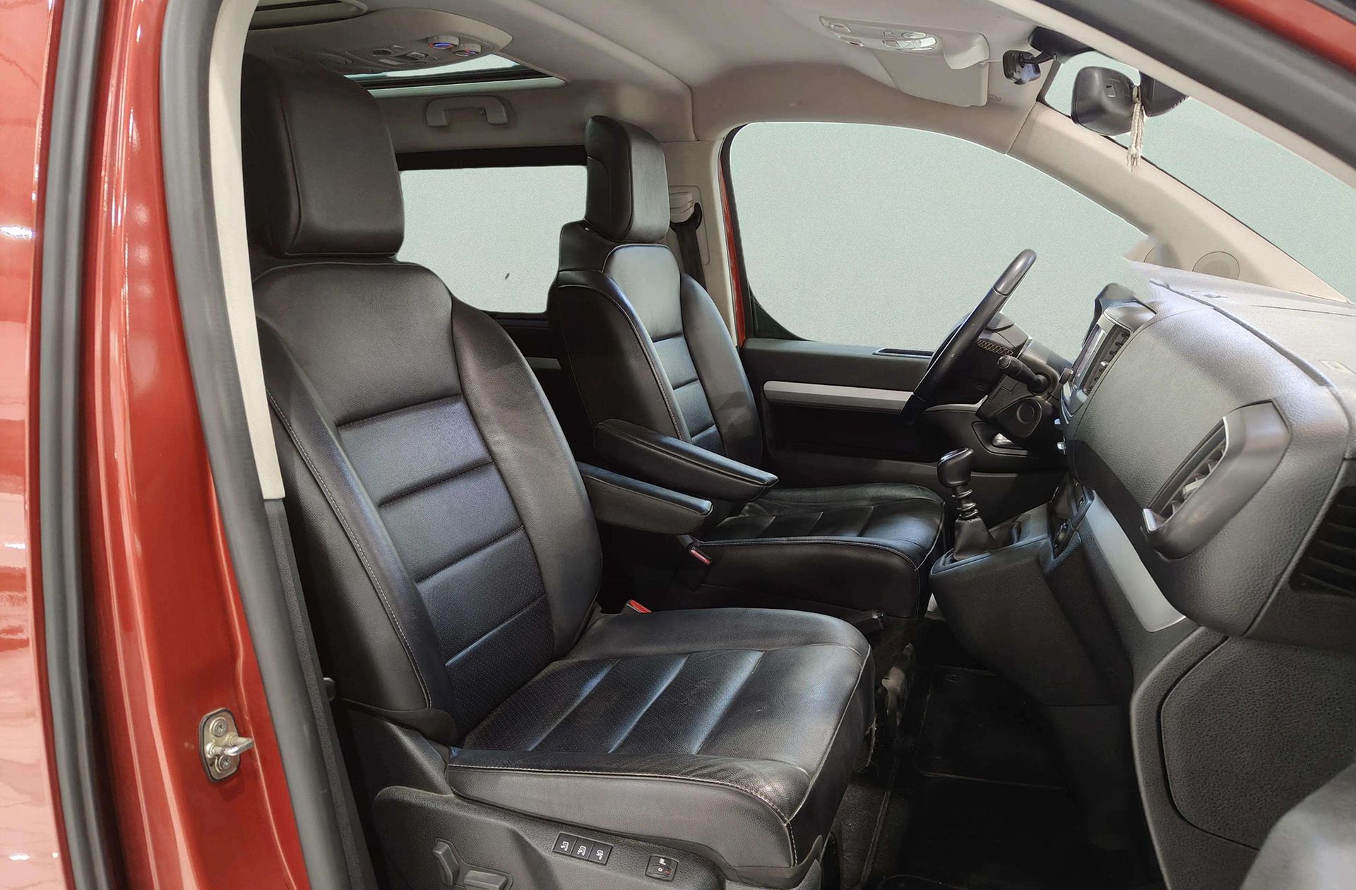 Peugeot Traveller BlueHDi 150 Allure Standard 9 plazas - foto 24