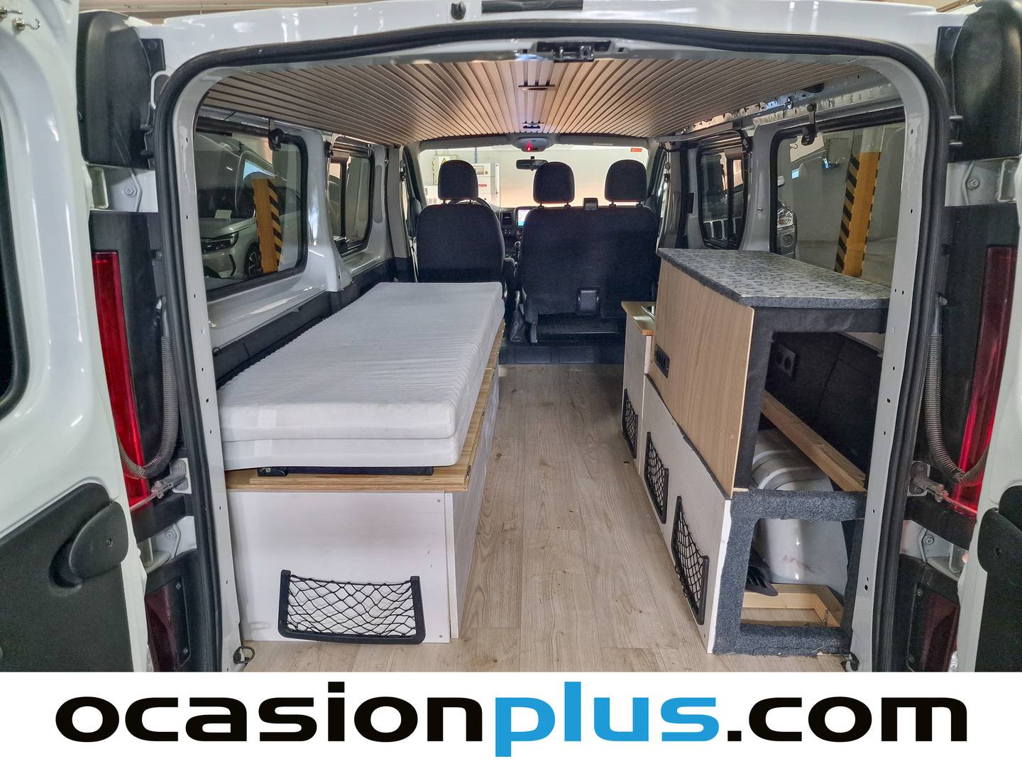 Foto asientos traseros Renault Trafic Renault Trafic Largo Energy Blue dCi (120 CV) 3 Plazas Semi-camperizado