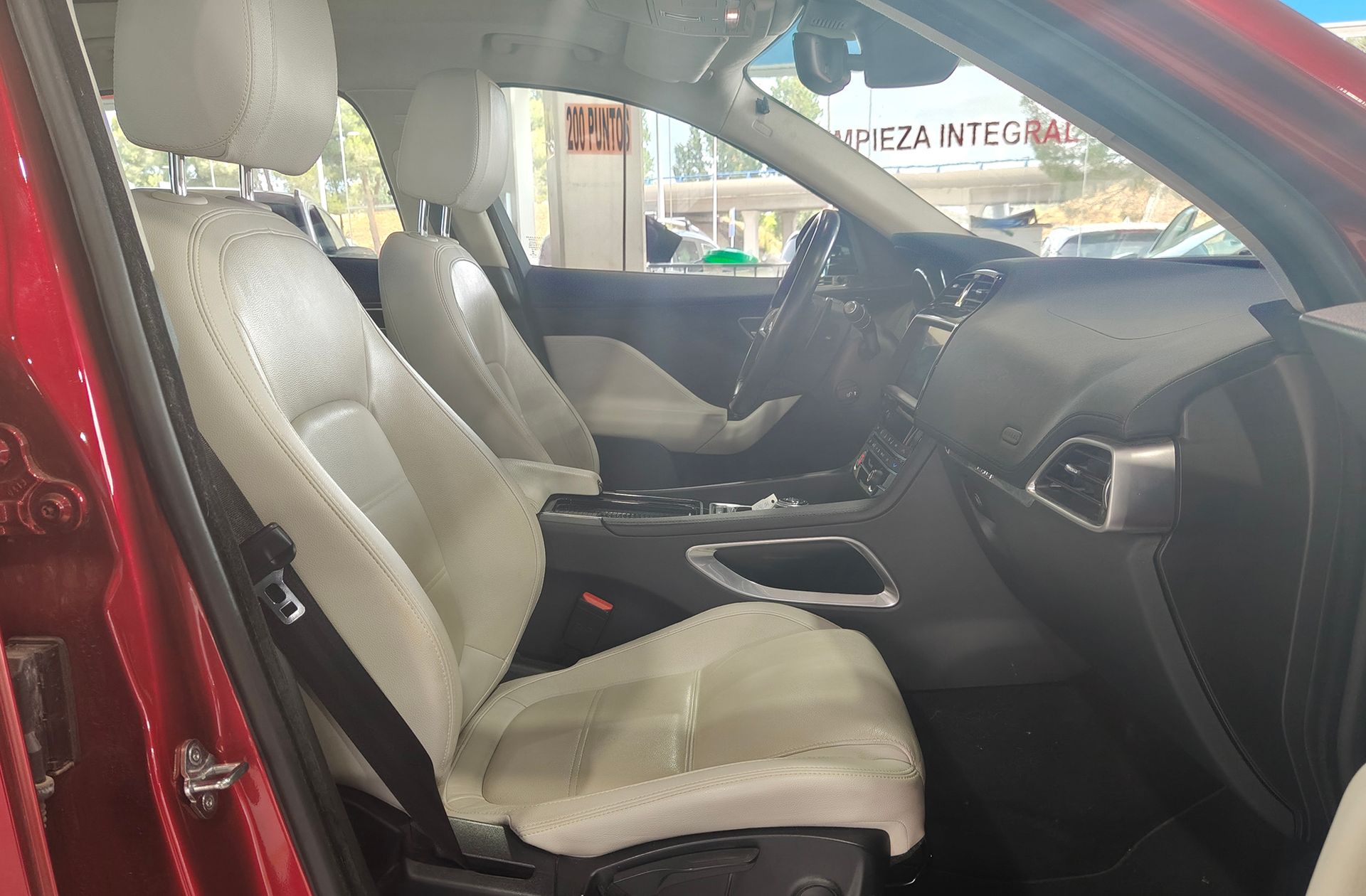 Jaguar F-Pace 2.0T i4 Prestige AWD - foto 20