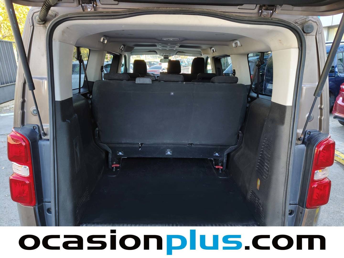 Fotos maletero Peugeot Traveller Peugeot Traveller 2.0 BlueHDi Long Business EAT8 (180 CV) 9 Plazas