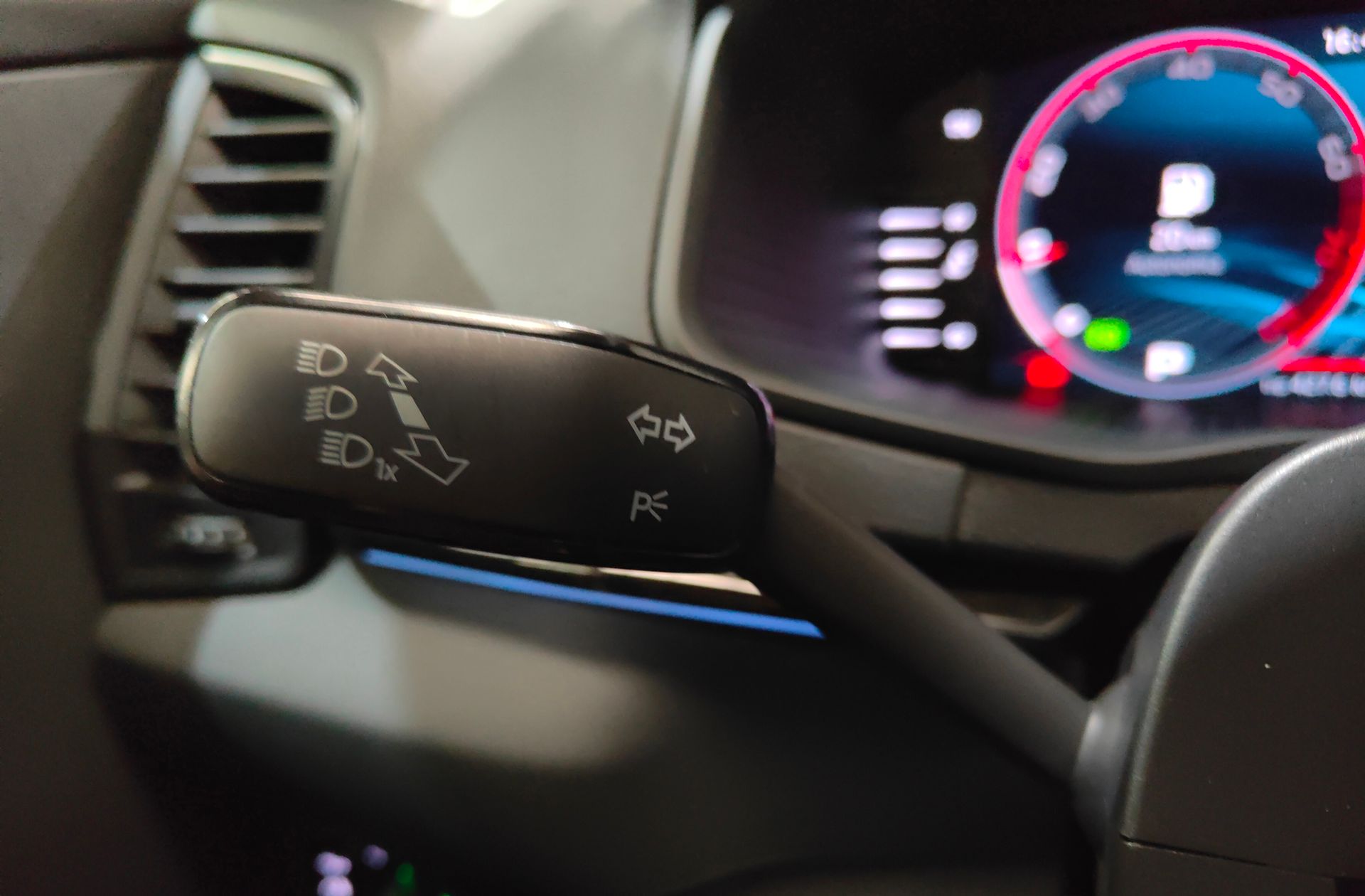 Škoda Karoq 1.5 TSI ACT Sportline DSG - foto 26