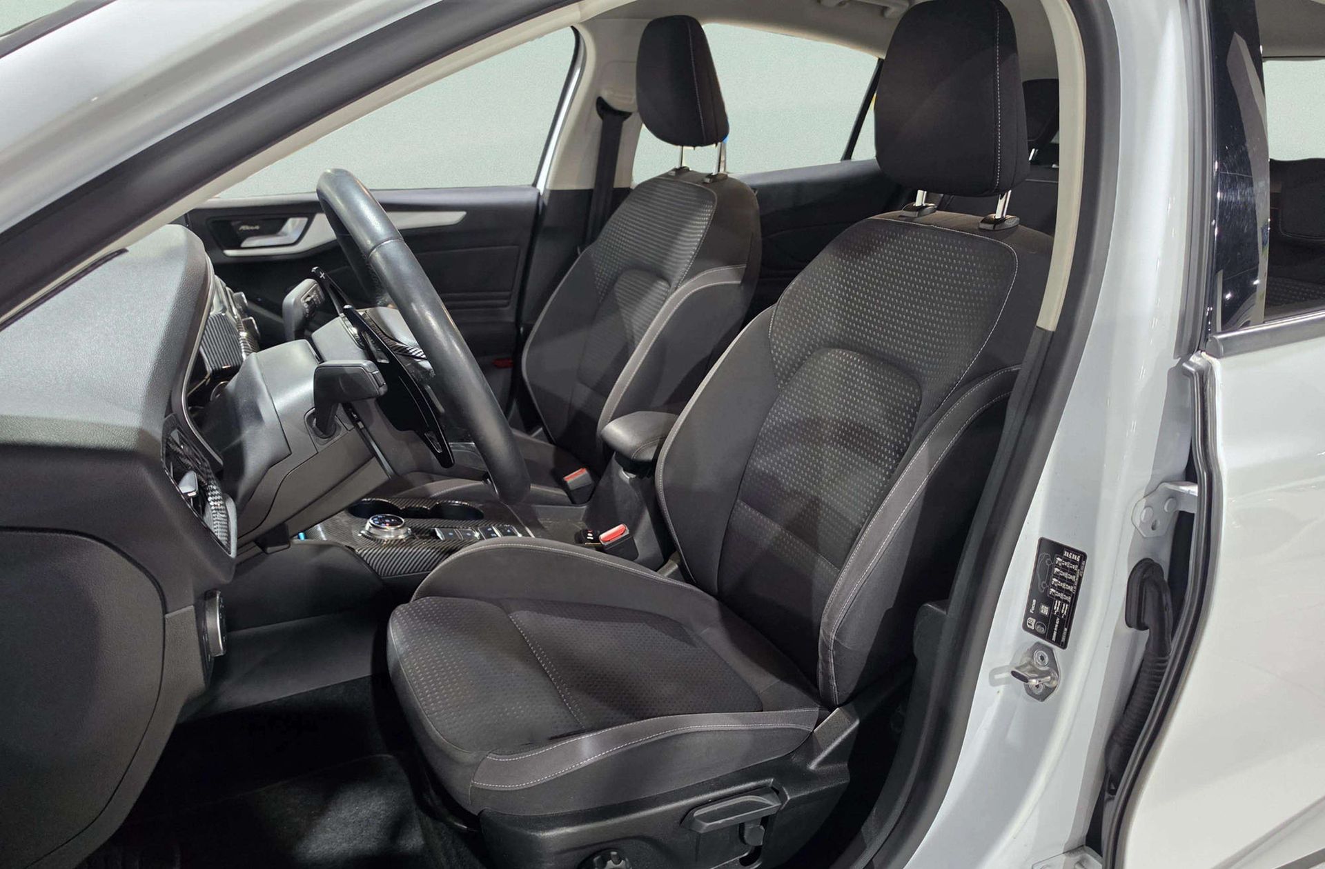 Ford Focus 1.0 EcoBoost Trend+ - foto 11
