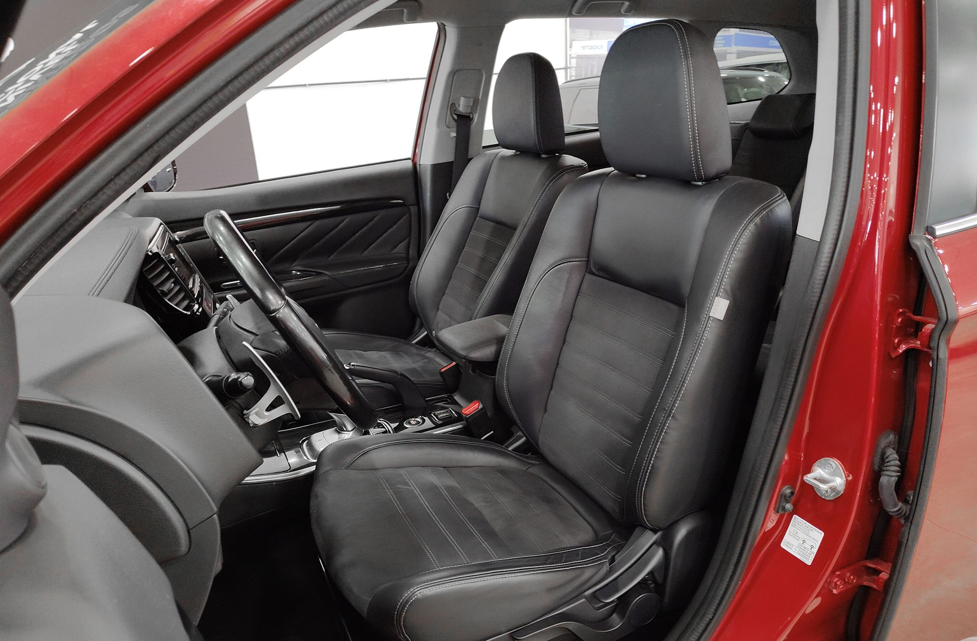 Mitsubishi Outlander 2.0 PHEV Kaiteki 4WD - foto 12