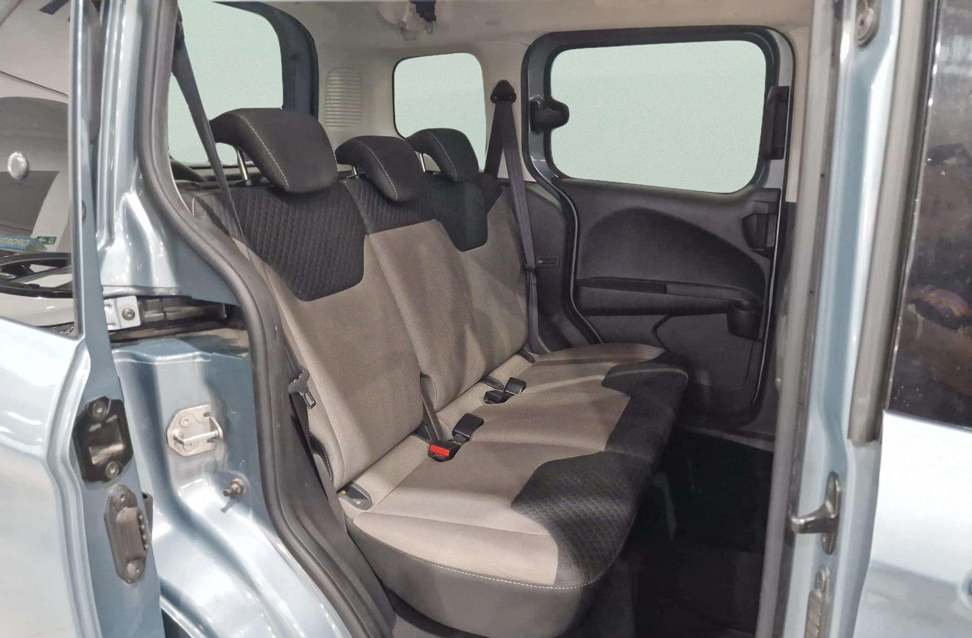 Ford Tourneo Courier 1.0 EcoBoost Titanium - foto 15