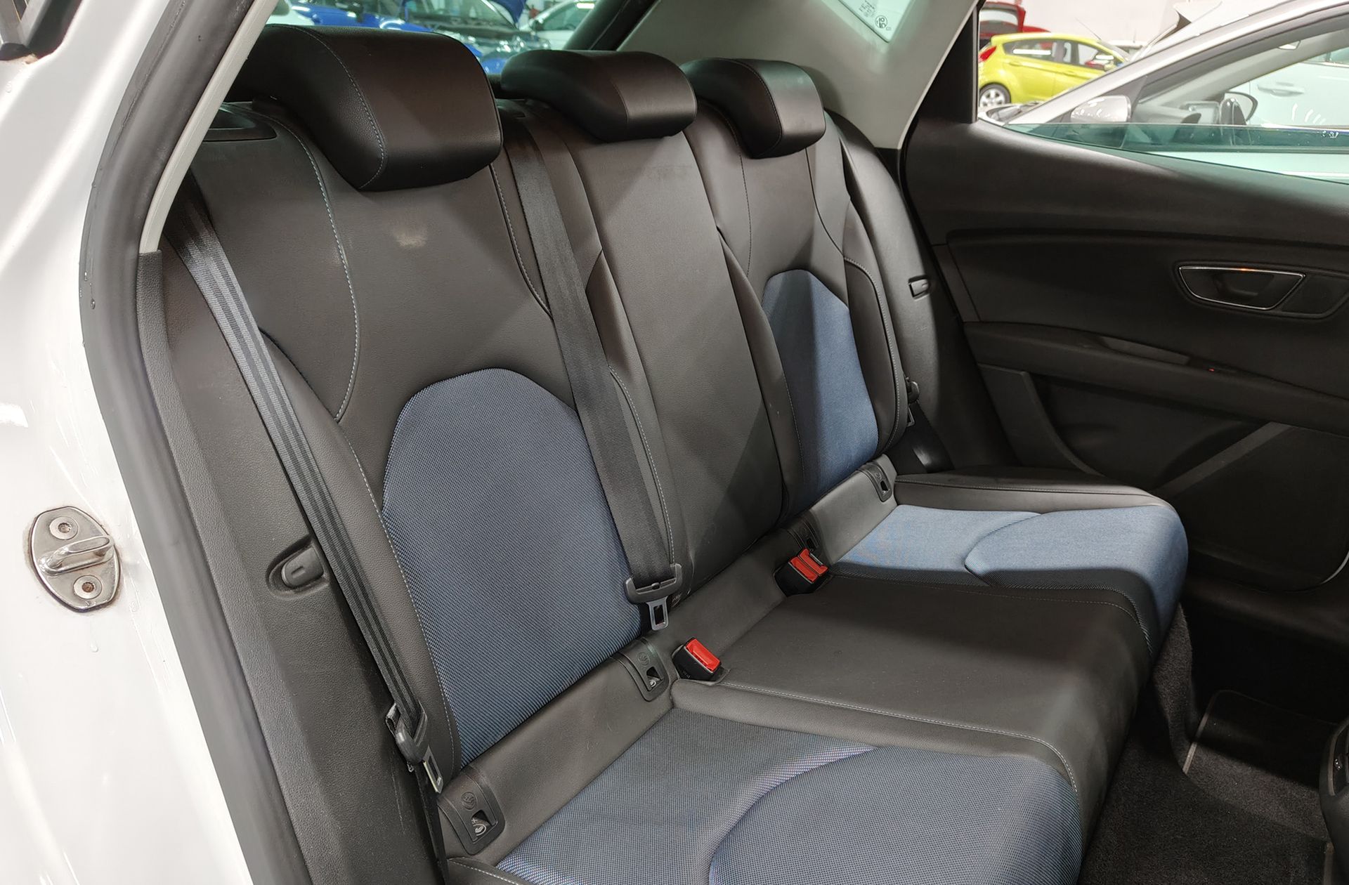 SEAT León 1.6 TDI Style Connect Plus DSG - foto 18
