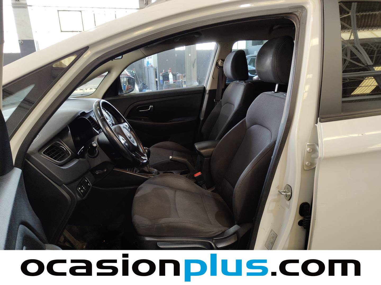 Foto asientos delanteros KIA Carens KIA Carens 1.7 CRDi VGT Concept Eco-Dynam (115 CV) 7 Plazas