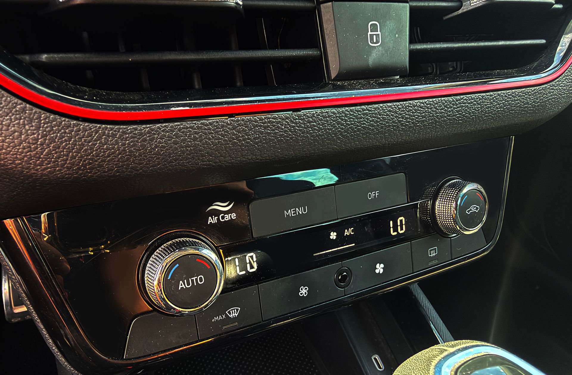 Škoda Kamiq 1.0 TSI Design DSG - foto 30