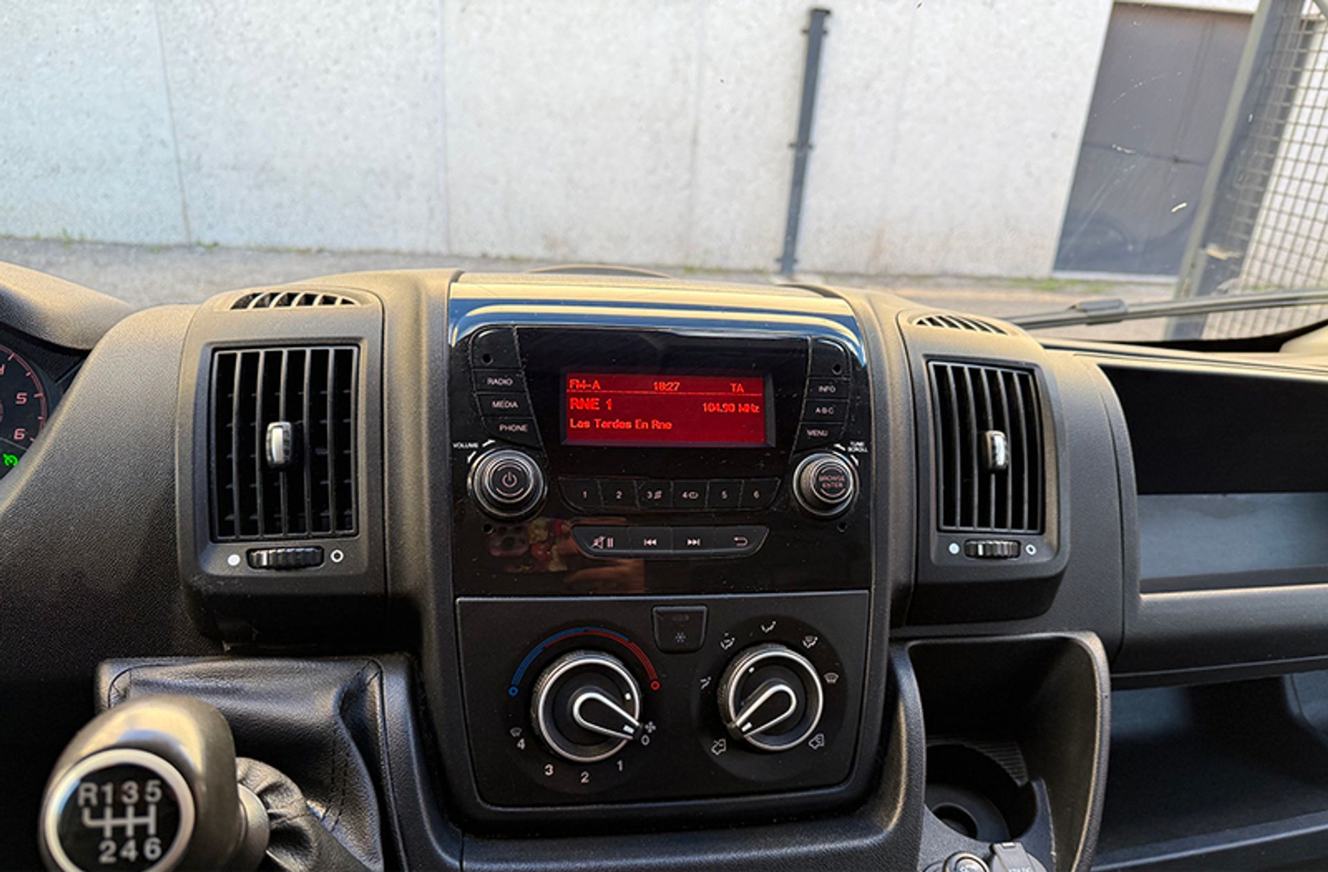 Peugeot Boxer Furgon BlueHDi 140 435 L3H3 - foto 21