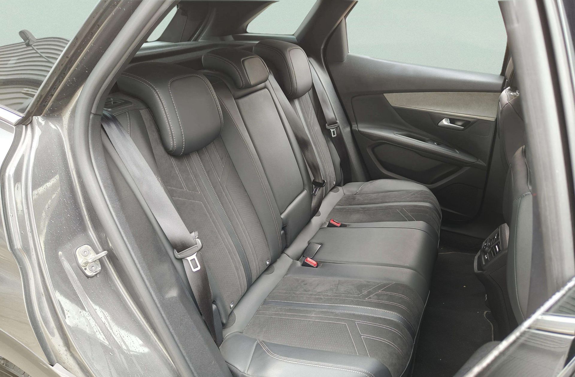 Peugeot 3008 PureTech 130 GT - foto 18
