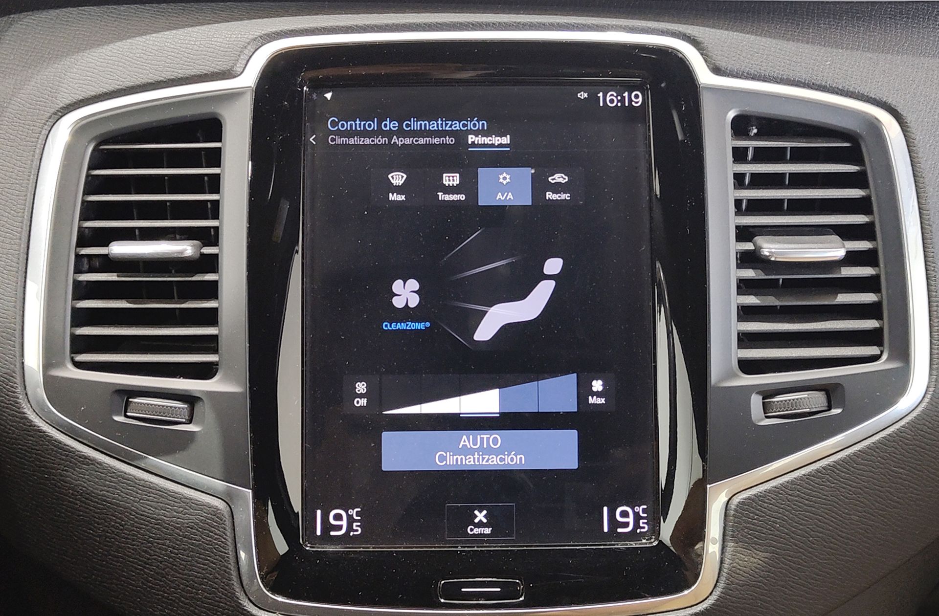 Volvo XC90 D5 Momentum AWD 7 plazas - foto 34
