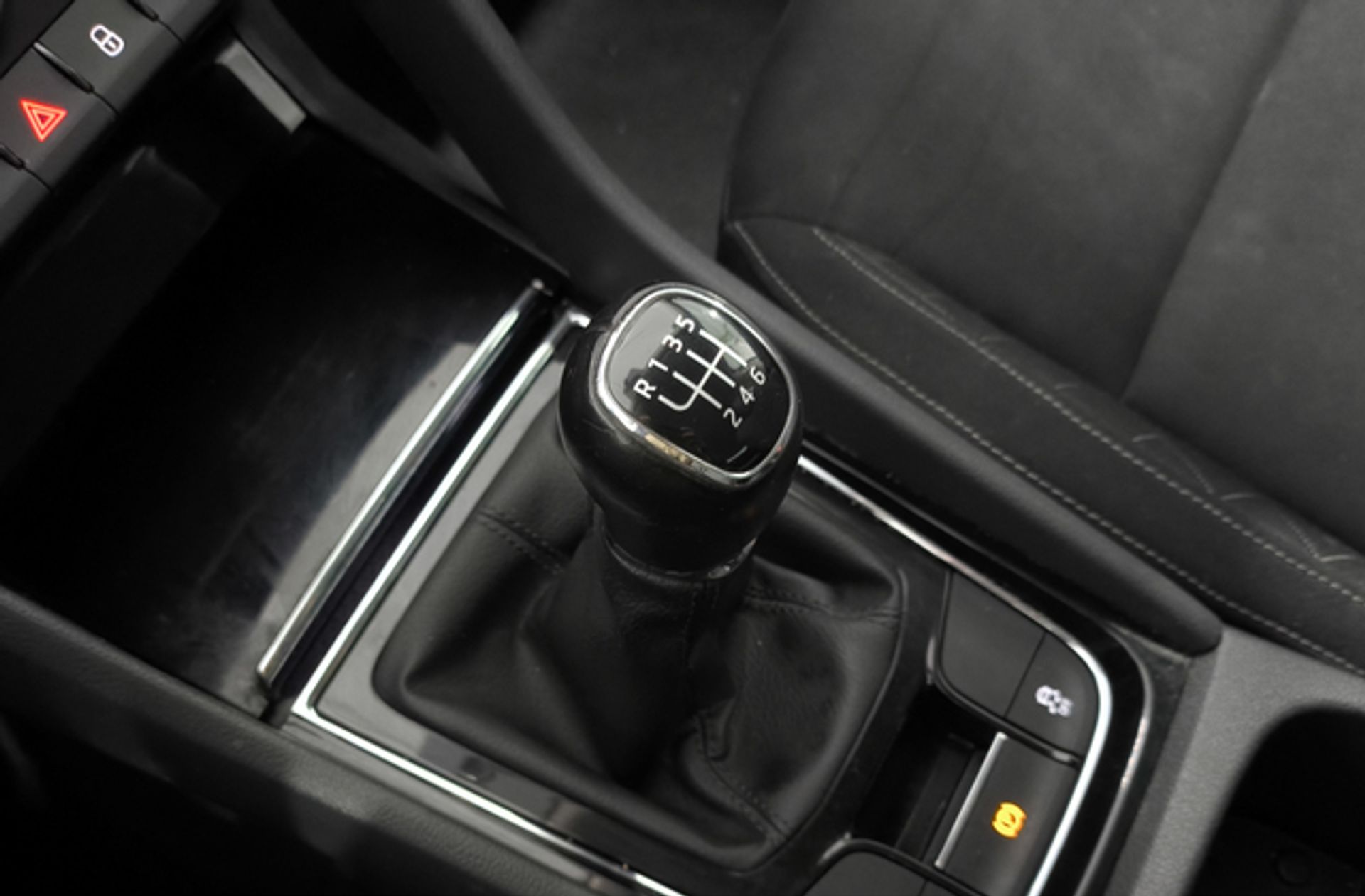 Škoda Karoq 1.6 TDI Ambition - foto 5