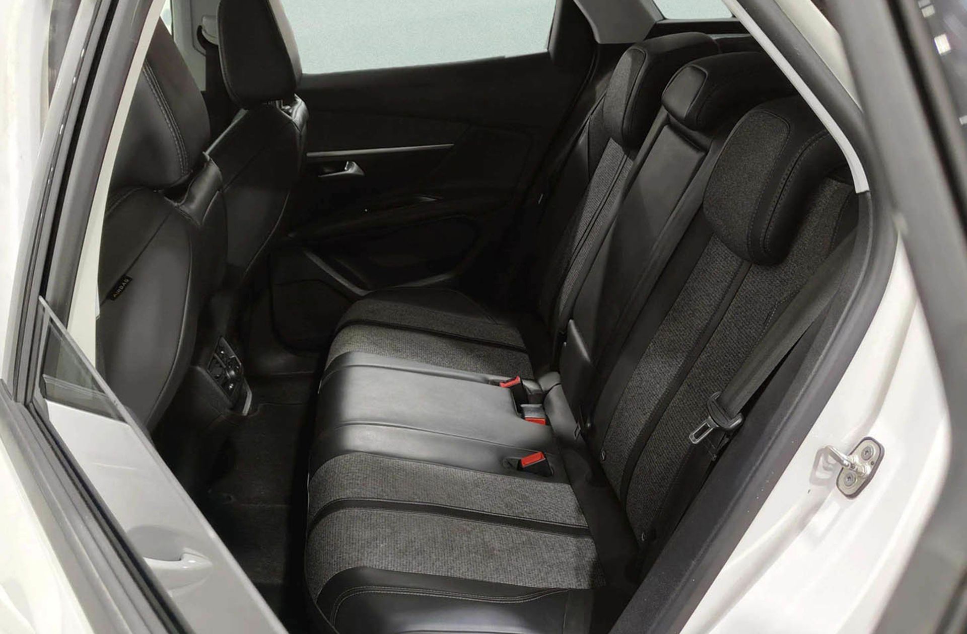 Peugeot 3008 BlueHDi 130 Allure - foto 12