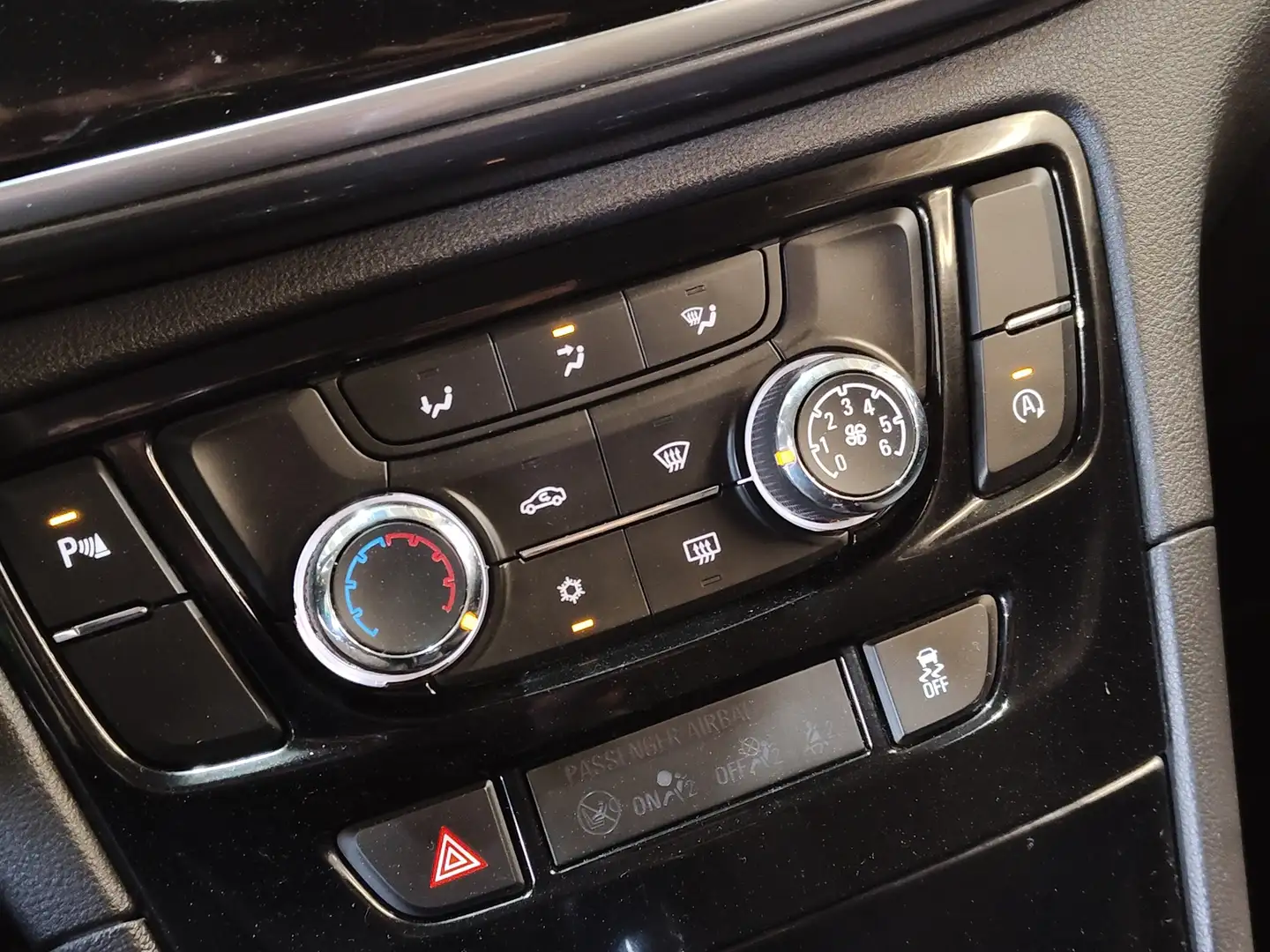 Foto Opel Mokka X Opel Mokka X 1.4 Turbo S&S Selective 4X2 (140 CV)