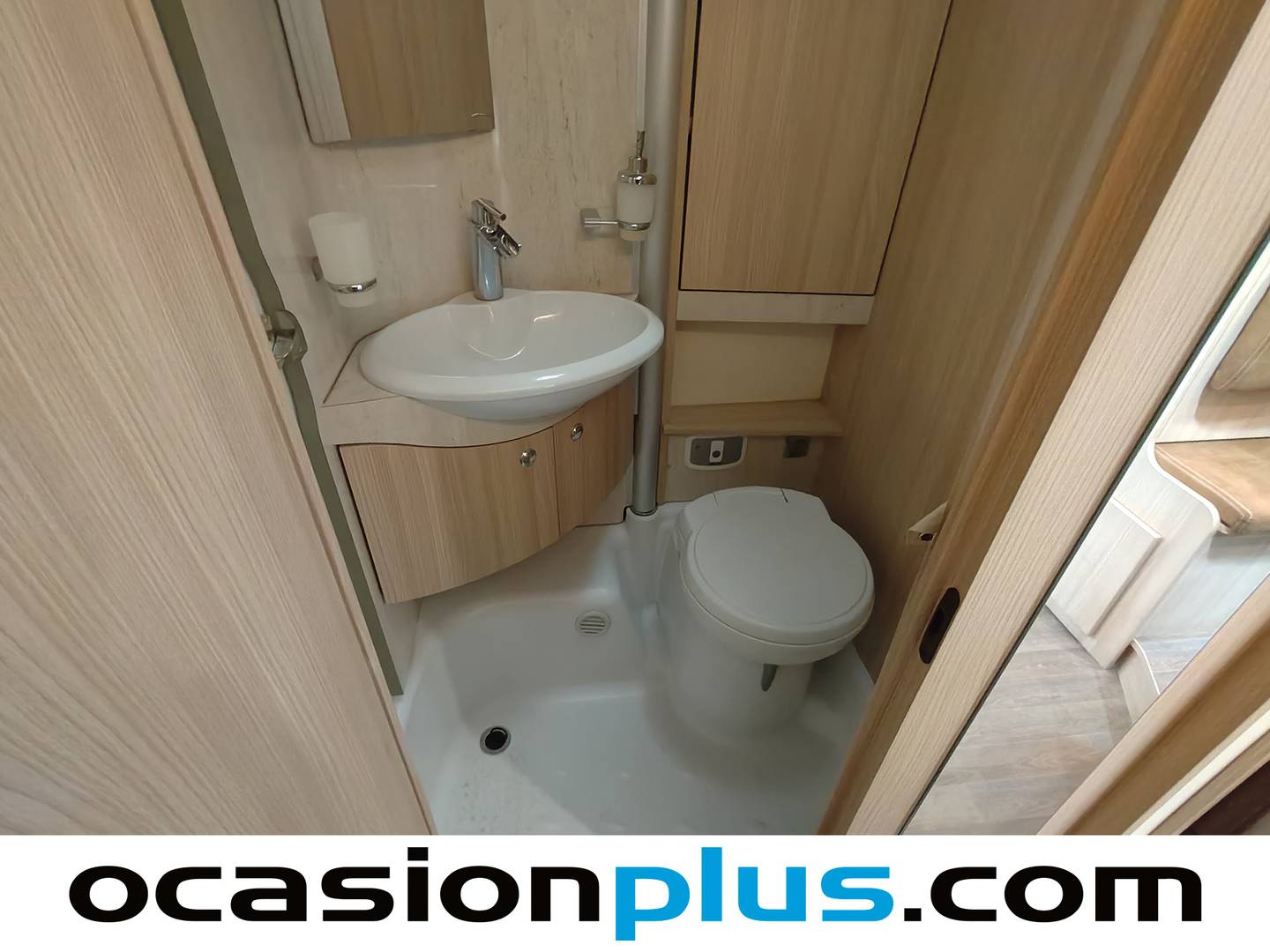 Foto Burstner BT5902 Burstner BT5902 BT5902 Travel Van T-590 (150 CV) 4 Plazas