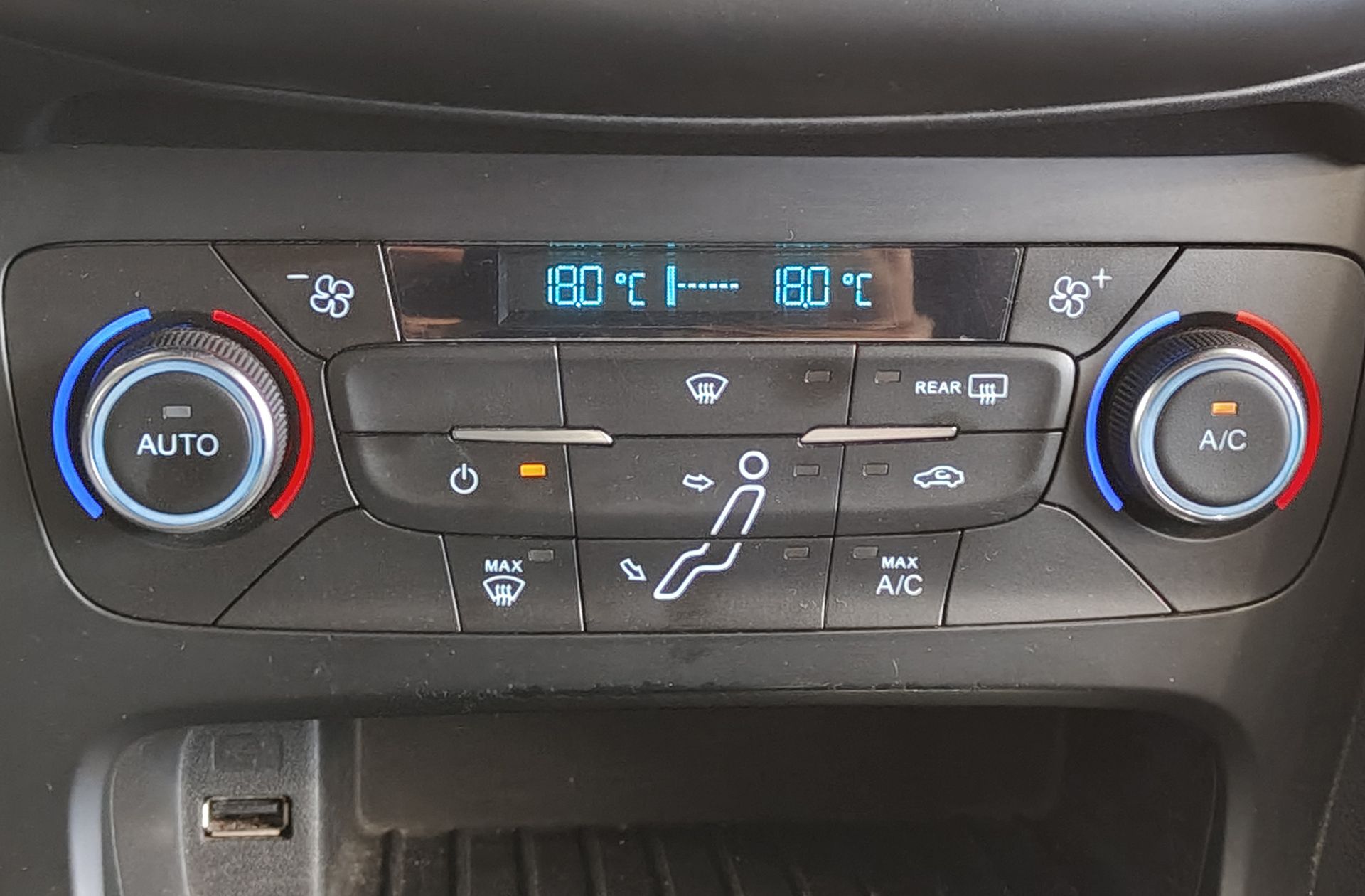 Ford Focus 2.0 EcoBoost ST - foto 28