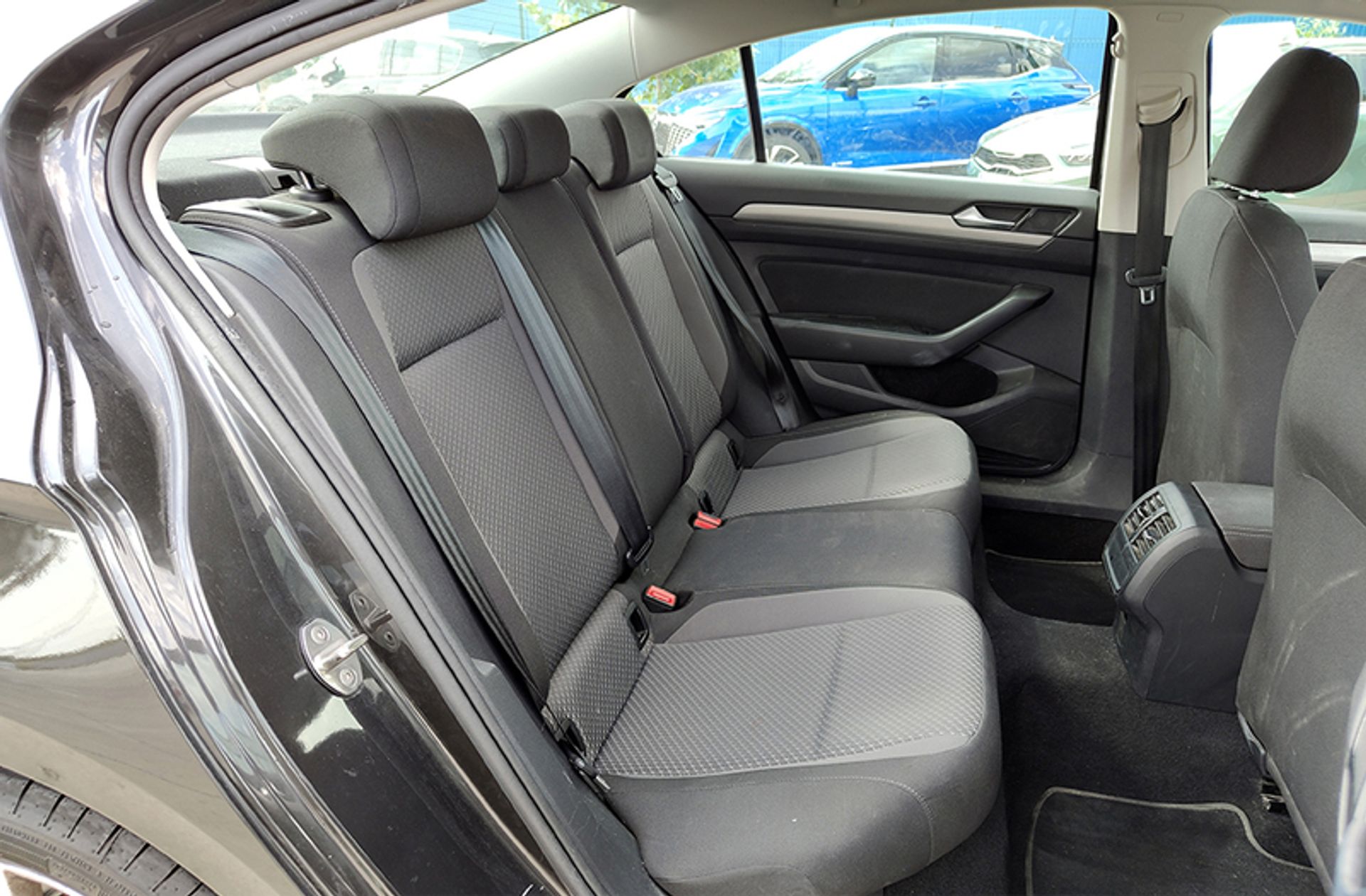 Volkswagen Passat Business 1.6 TDI DSG - foto 28