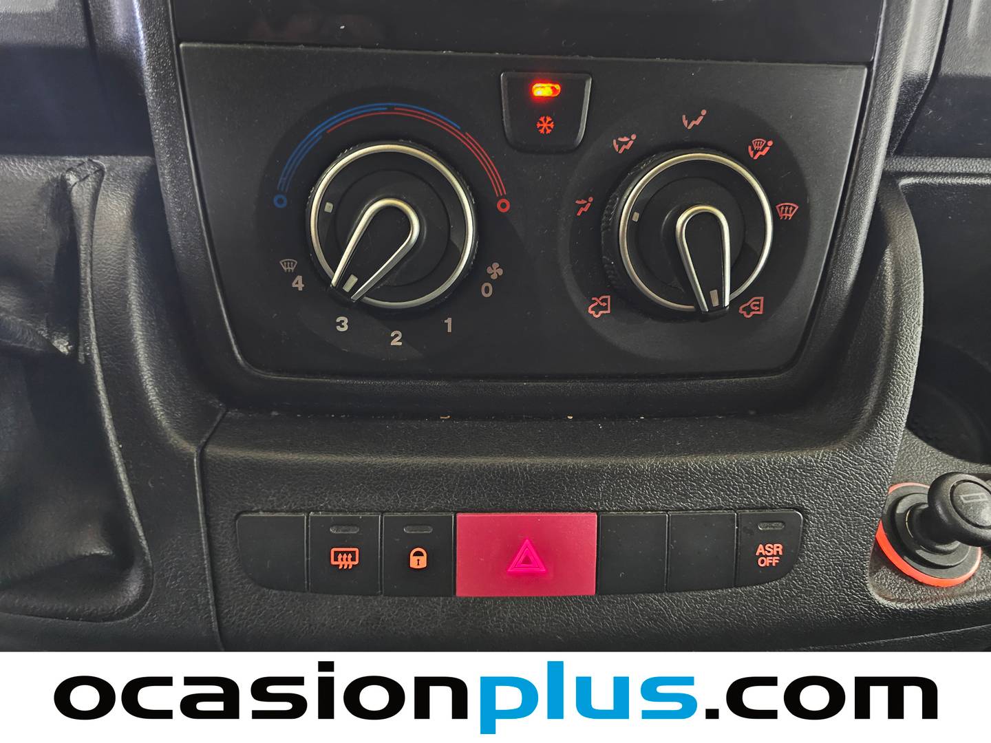 Equipamiento del Citroën Jumper Citroën Jumper Furgon BlueHDi 130 35 L2H2 (130 CV)